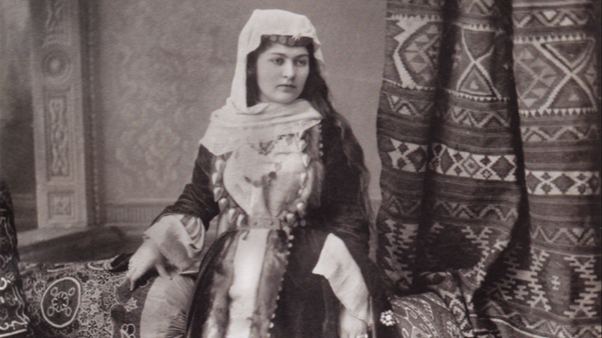 File:NobleArmenianWomenShamakhi.jpg
