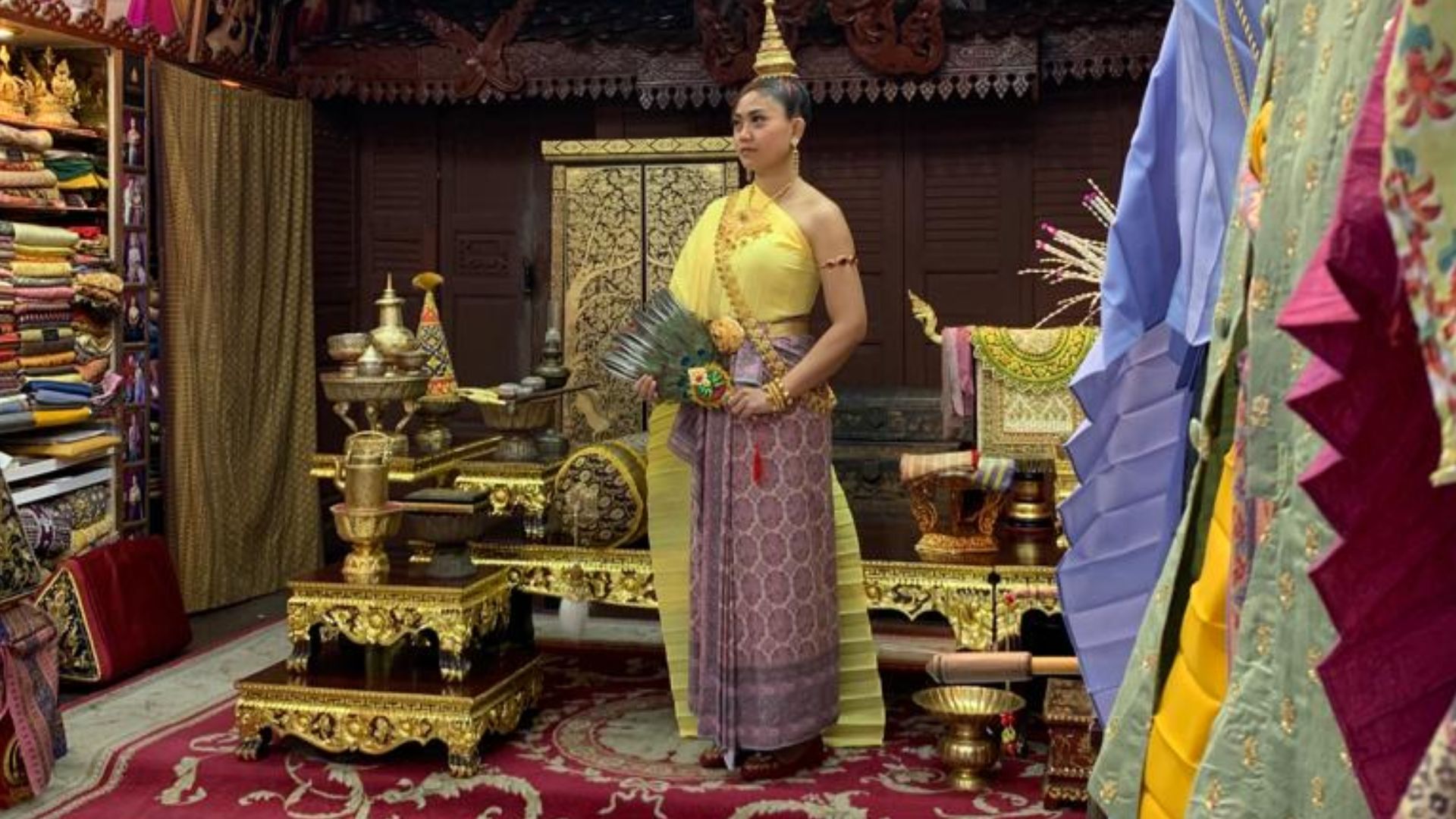 File:2 Traditional thai dress dating back to 1800 BC.jpg