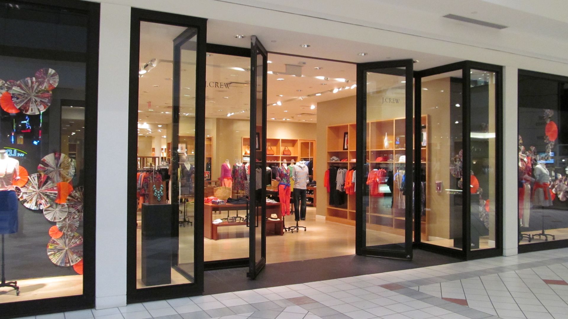 File:J Crew, South Shore Plaza, Braintree MA.jpg