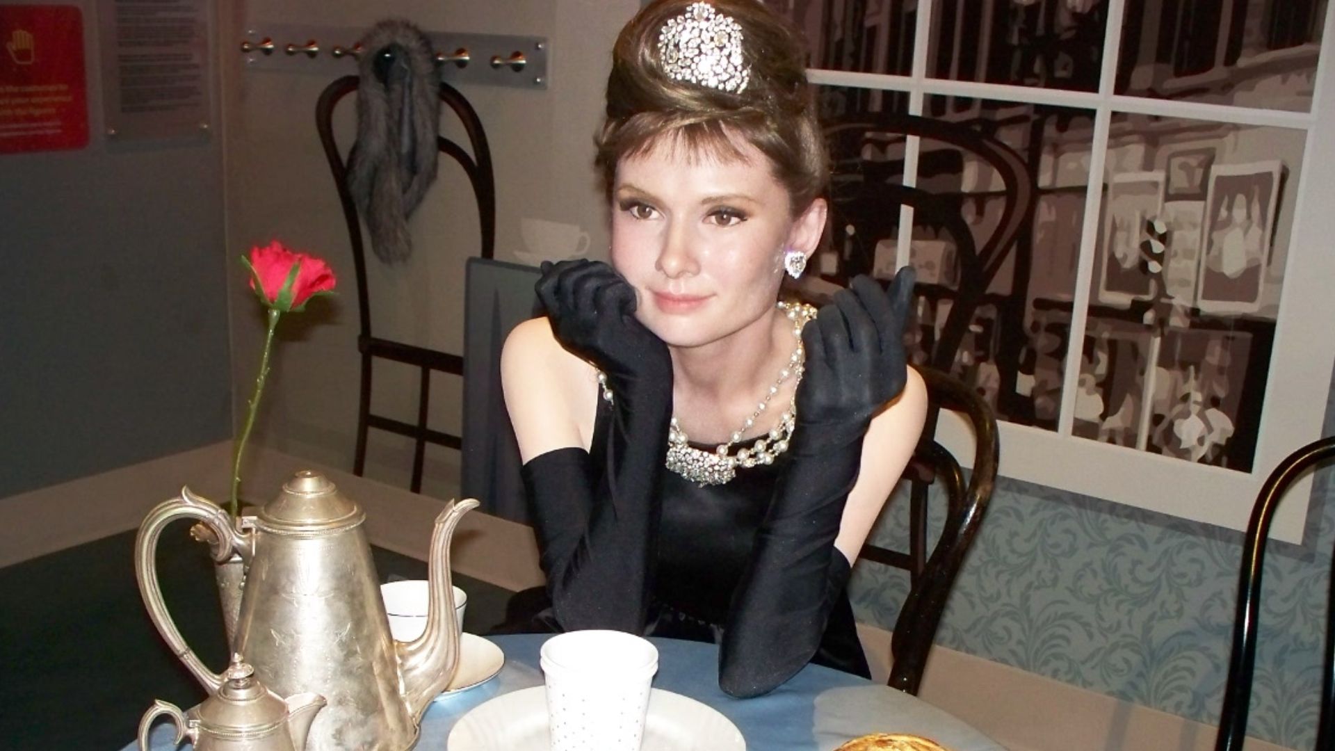 File:081 Audrey Hepburn (2).jpg