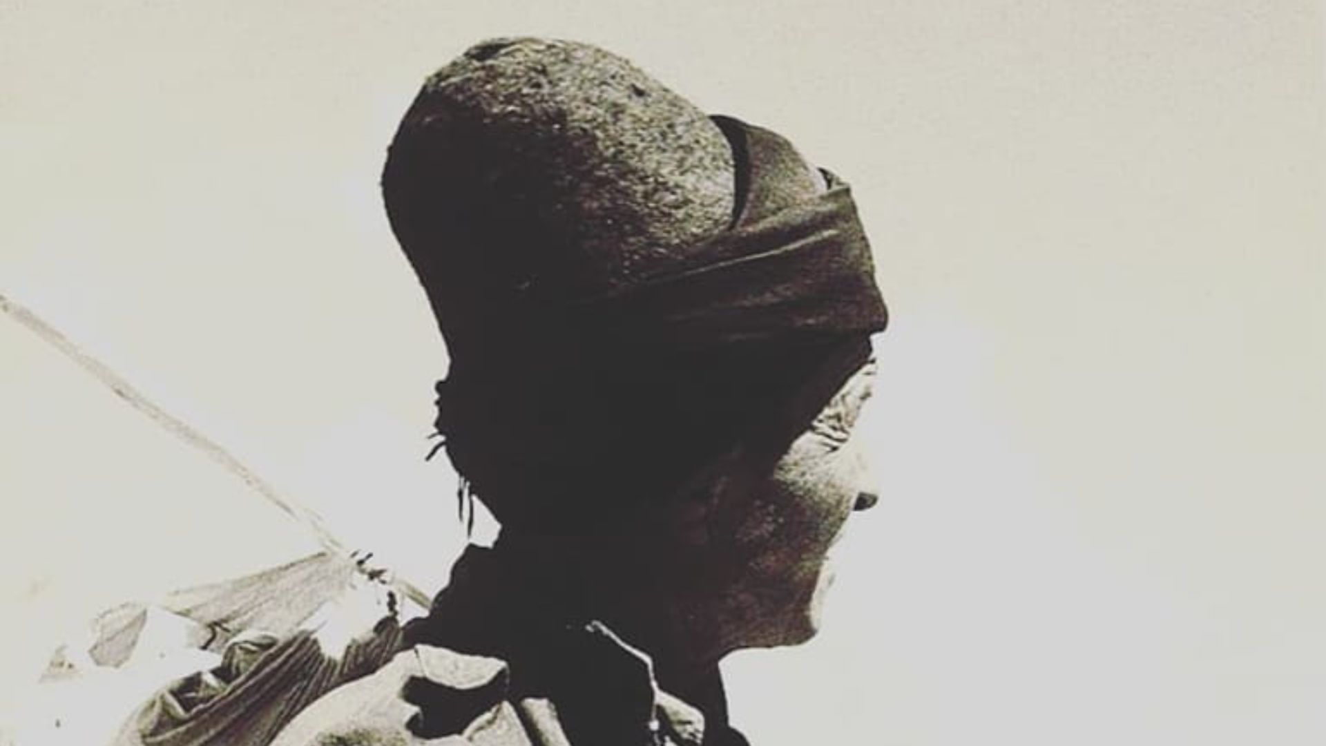 File:Farmer with his Zouwédé Lebanon.png