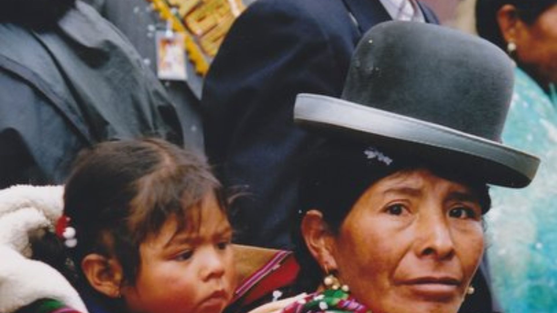 File:Mother and child in Bolivia.jpg