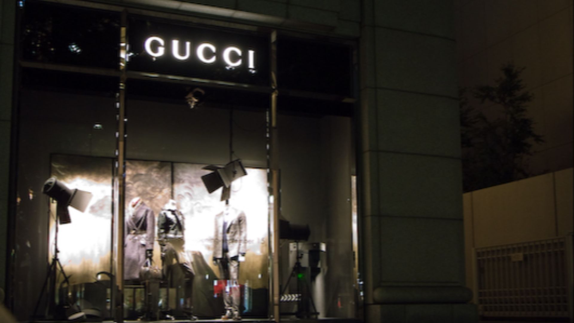 File:Gucci store.jpg