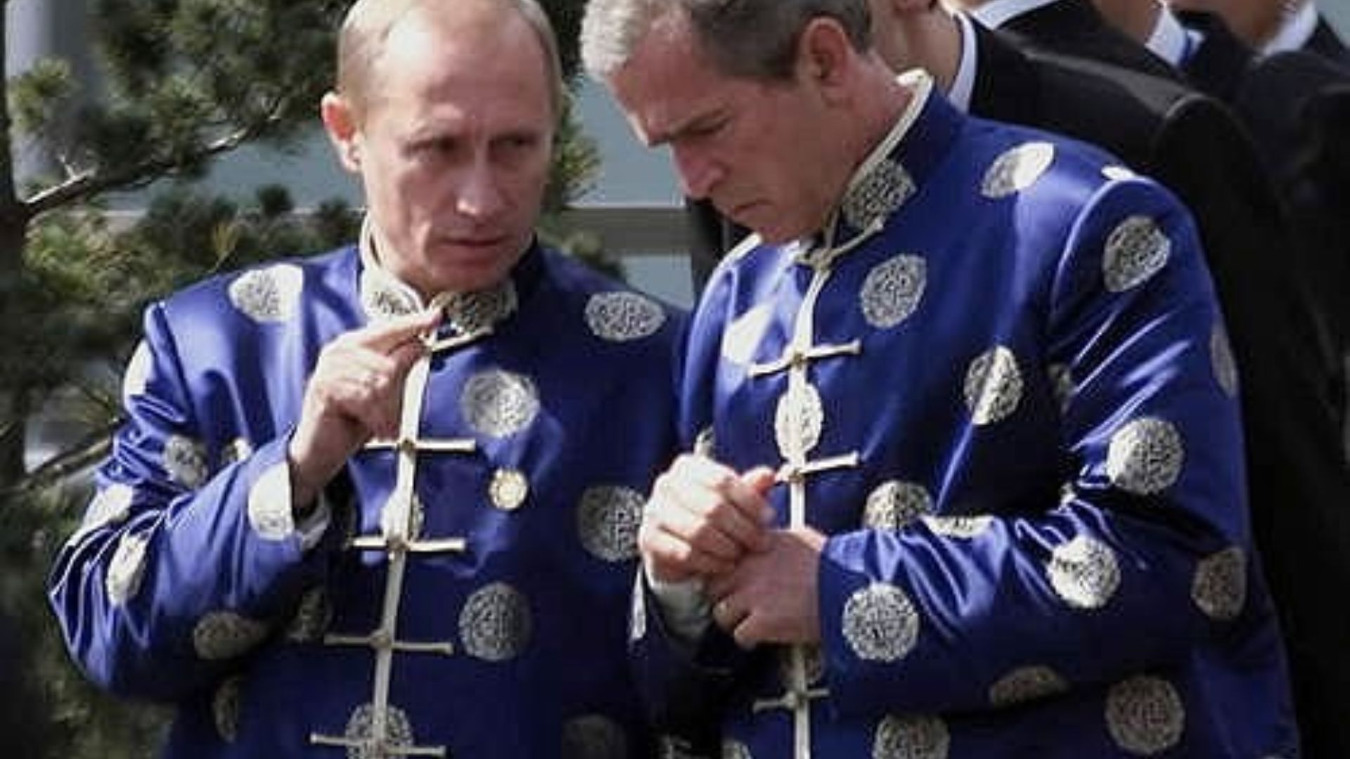 File:Vladimir Putin at APEC Summit in China 19-21 October 2001-13.jpg