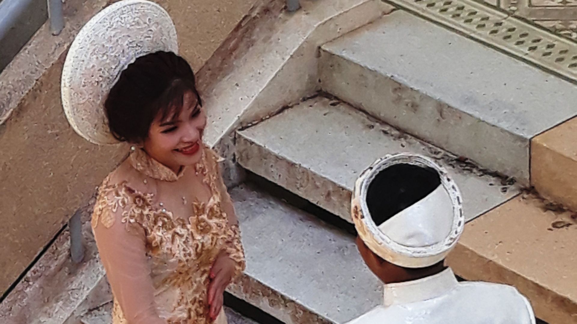 File:Áo dài & khăn vấn 2.jpg