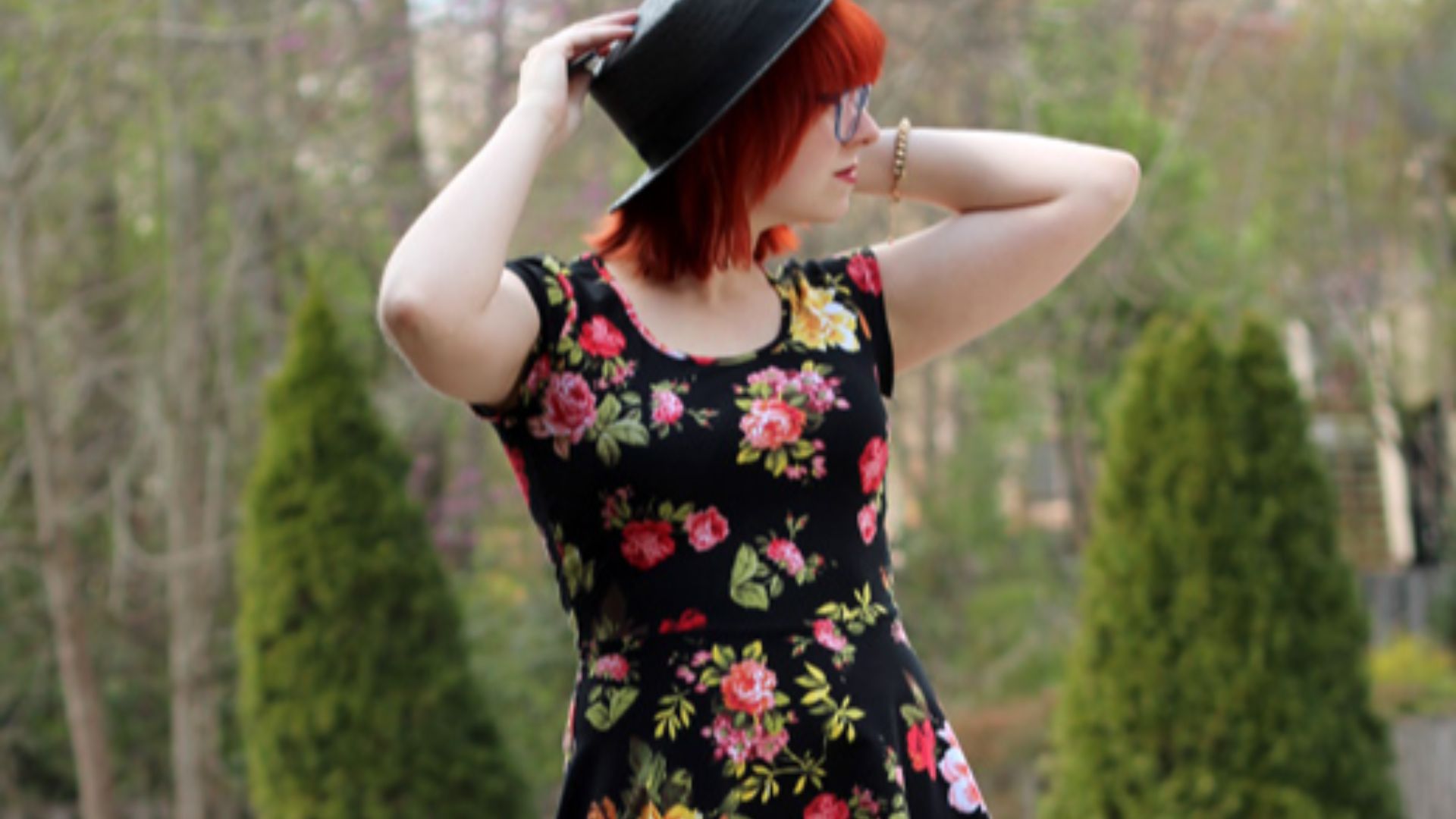 File:Black Boater Hat, Floral Print Dress, and Bronze Sandals (17250719875) (cropped).jpg
