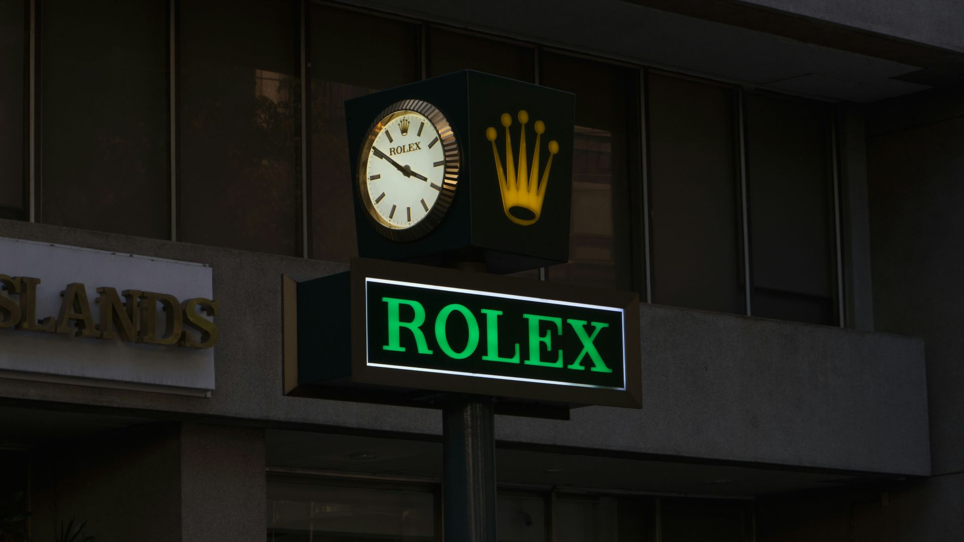 green and white UNKs coffee store signage