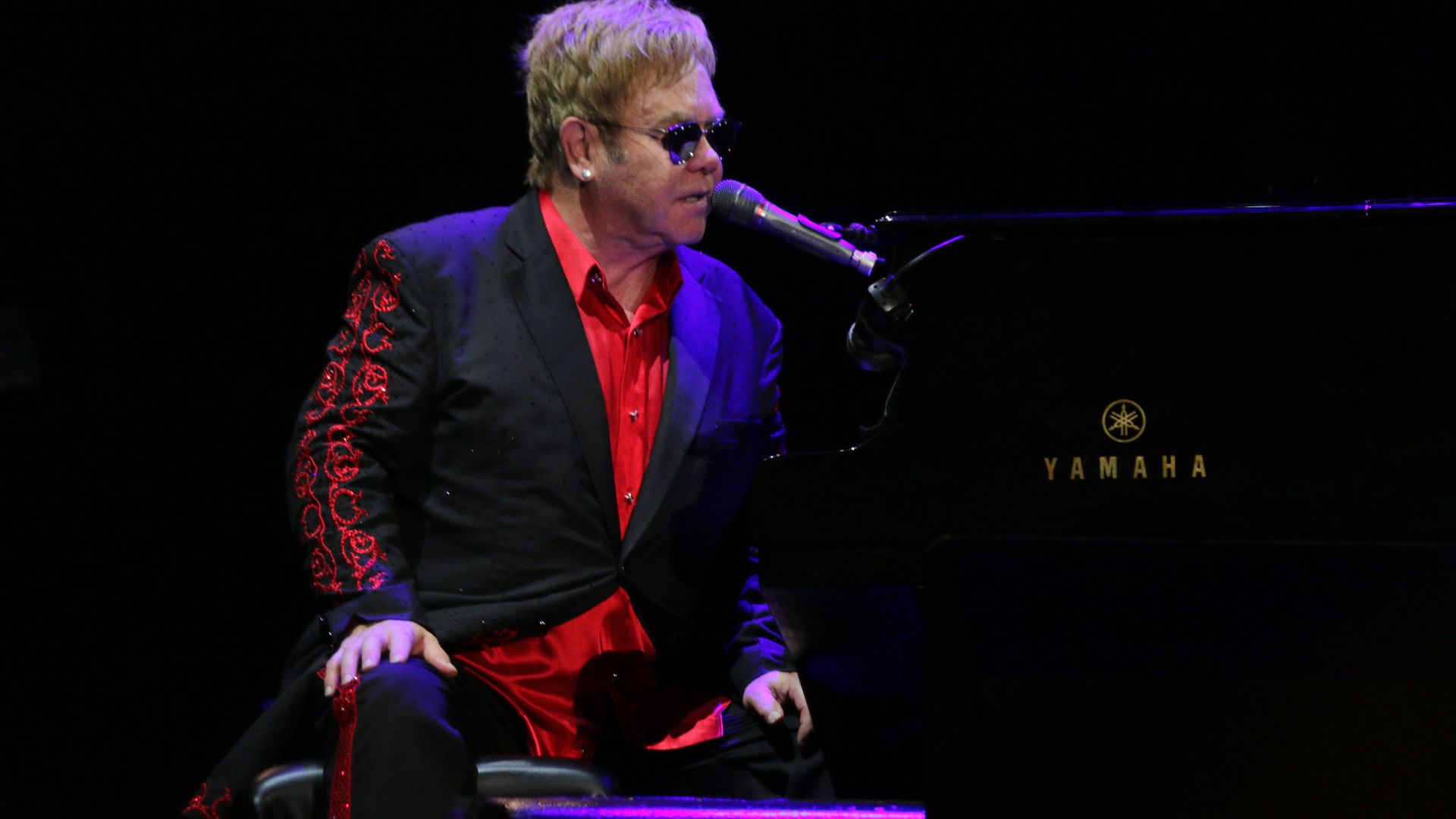 File:ELTON JOHN THE ROCKET MAN.jpg
