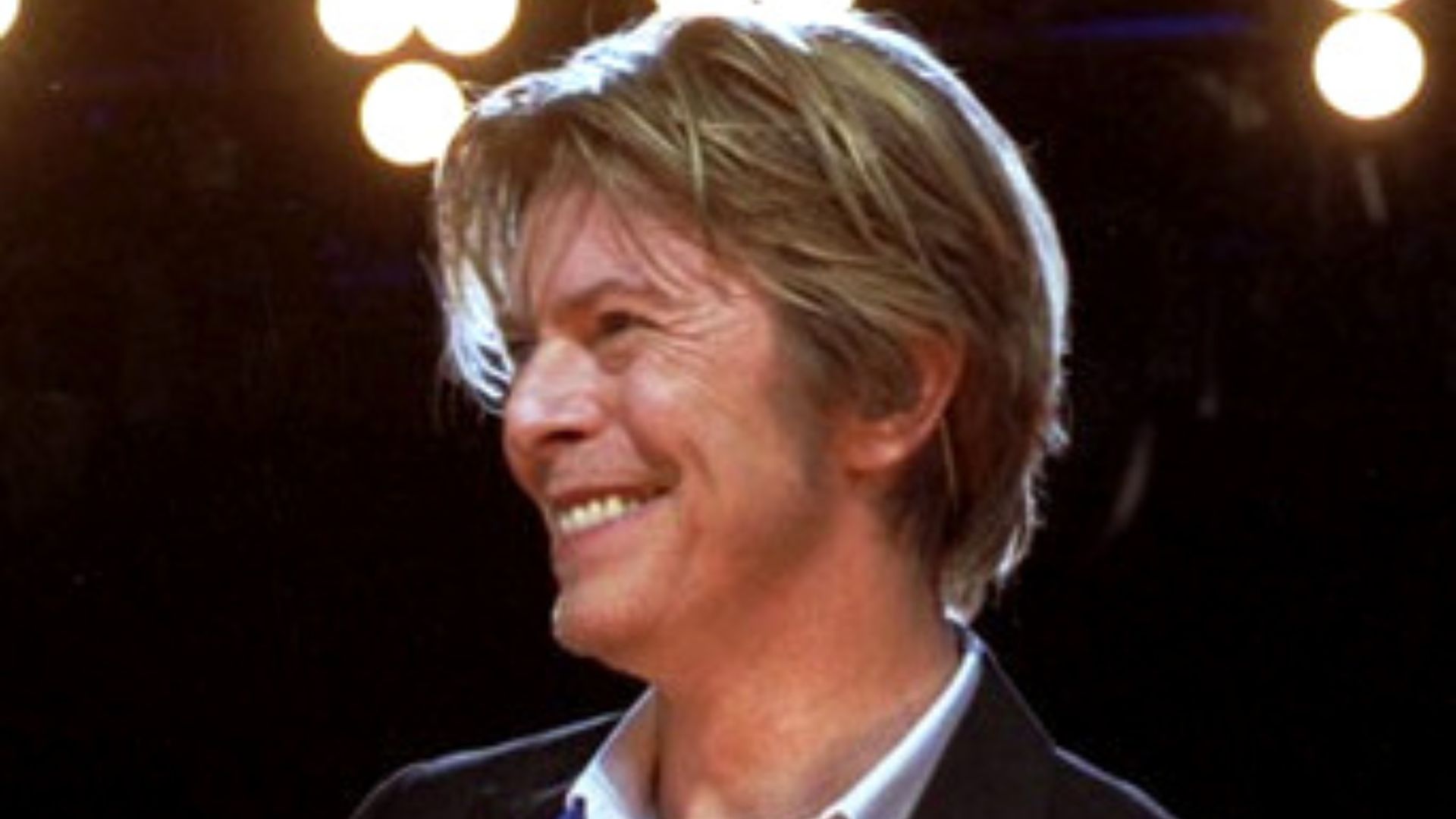 File:David-Bowie Chicago 2002-08-08 photoby Adam-Bielawski-cropped.jpg