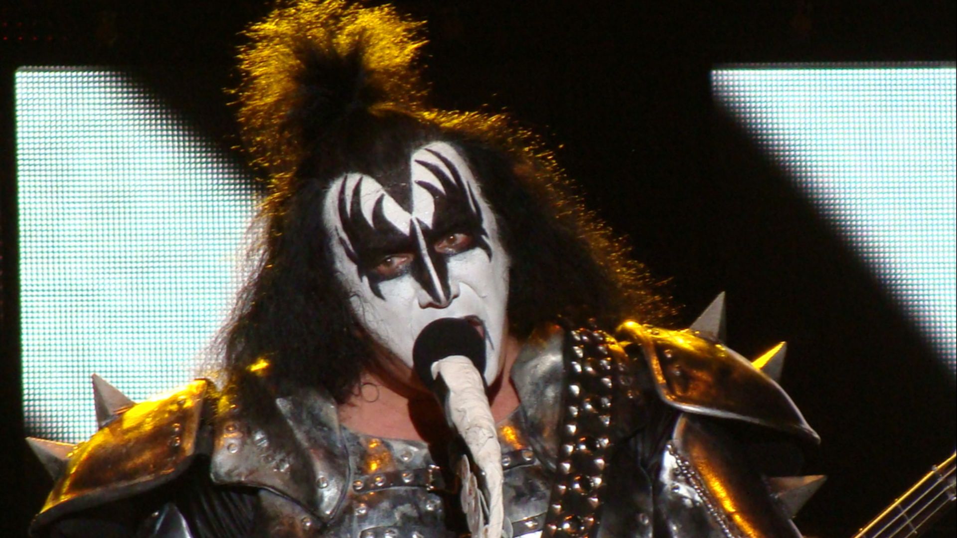 File:Gene Simmons - Azkena Rock Festival 2010 4 (cropped).jpg