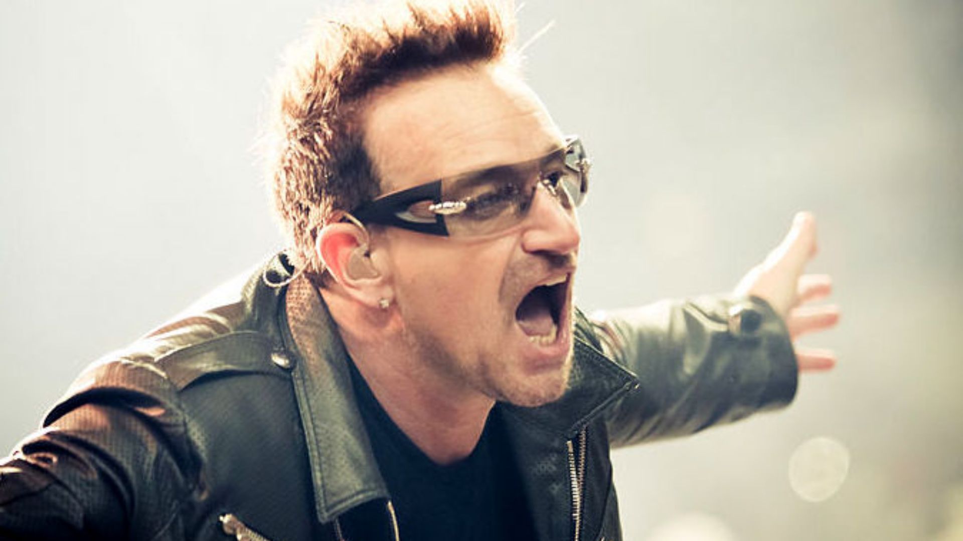 File:Bono U2 360 Tour 2011.jpg