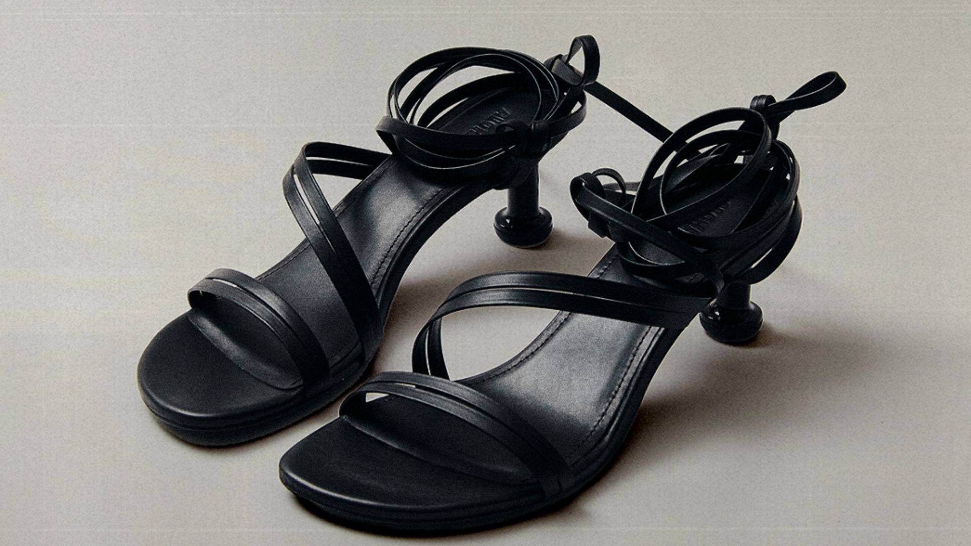 File:Image of strappy sandals.png