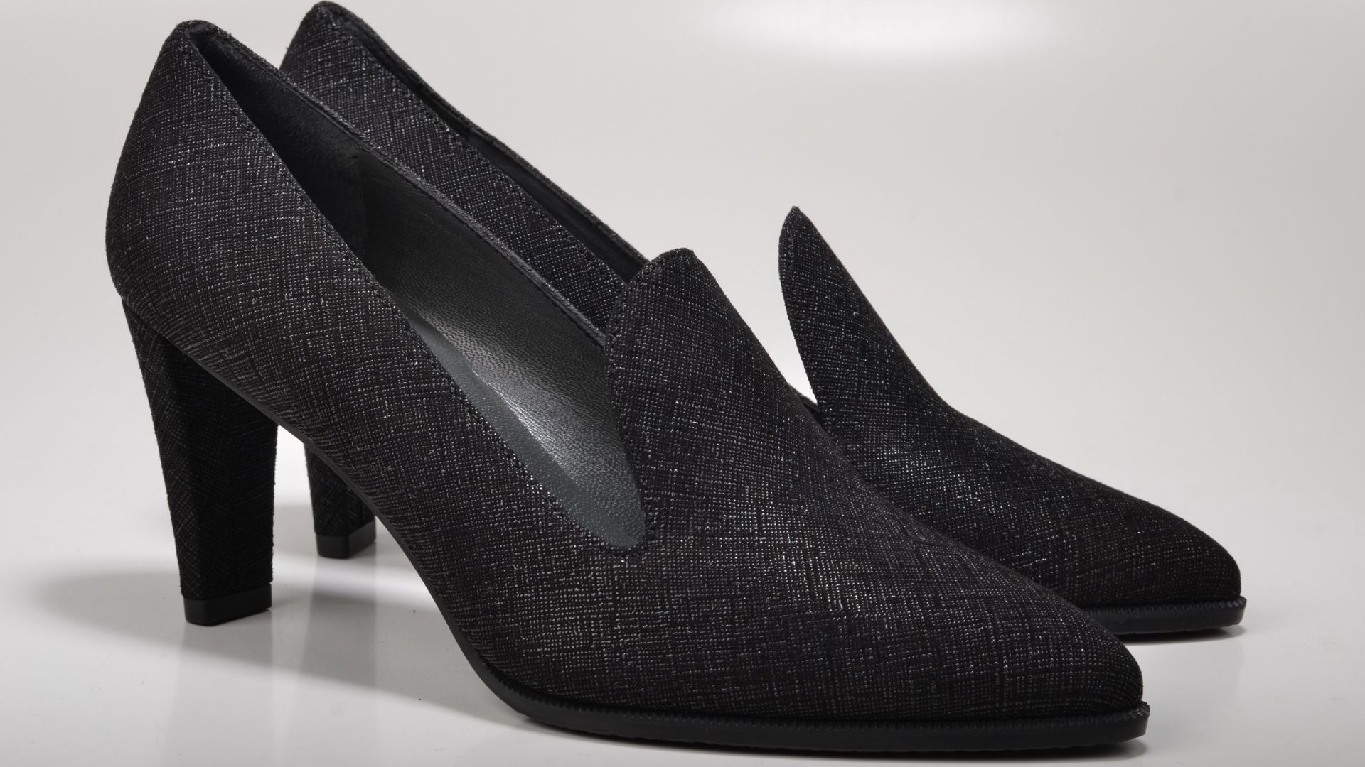 File:Kitten heels.jpg