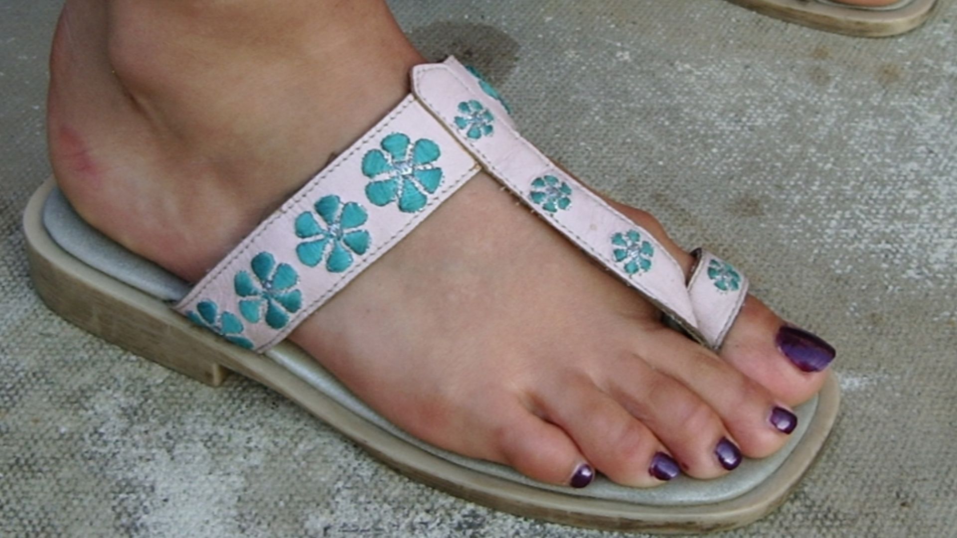File:Thong type Sandal.JPG