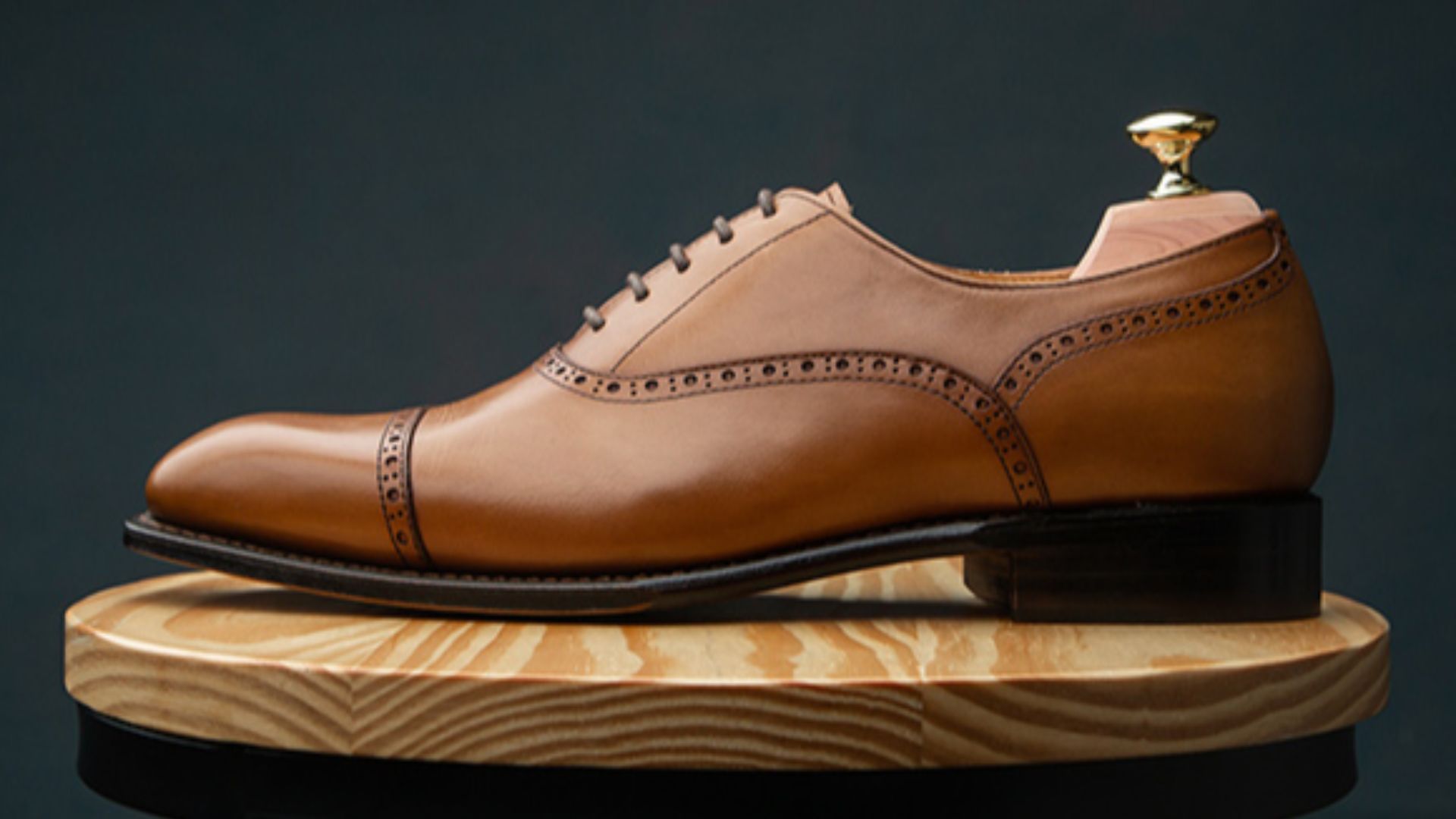 File:Mens-Shoes-Oxfords-Brogue-thomas-george-collection.jpg