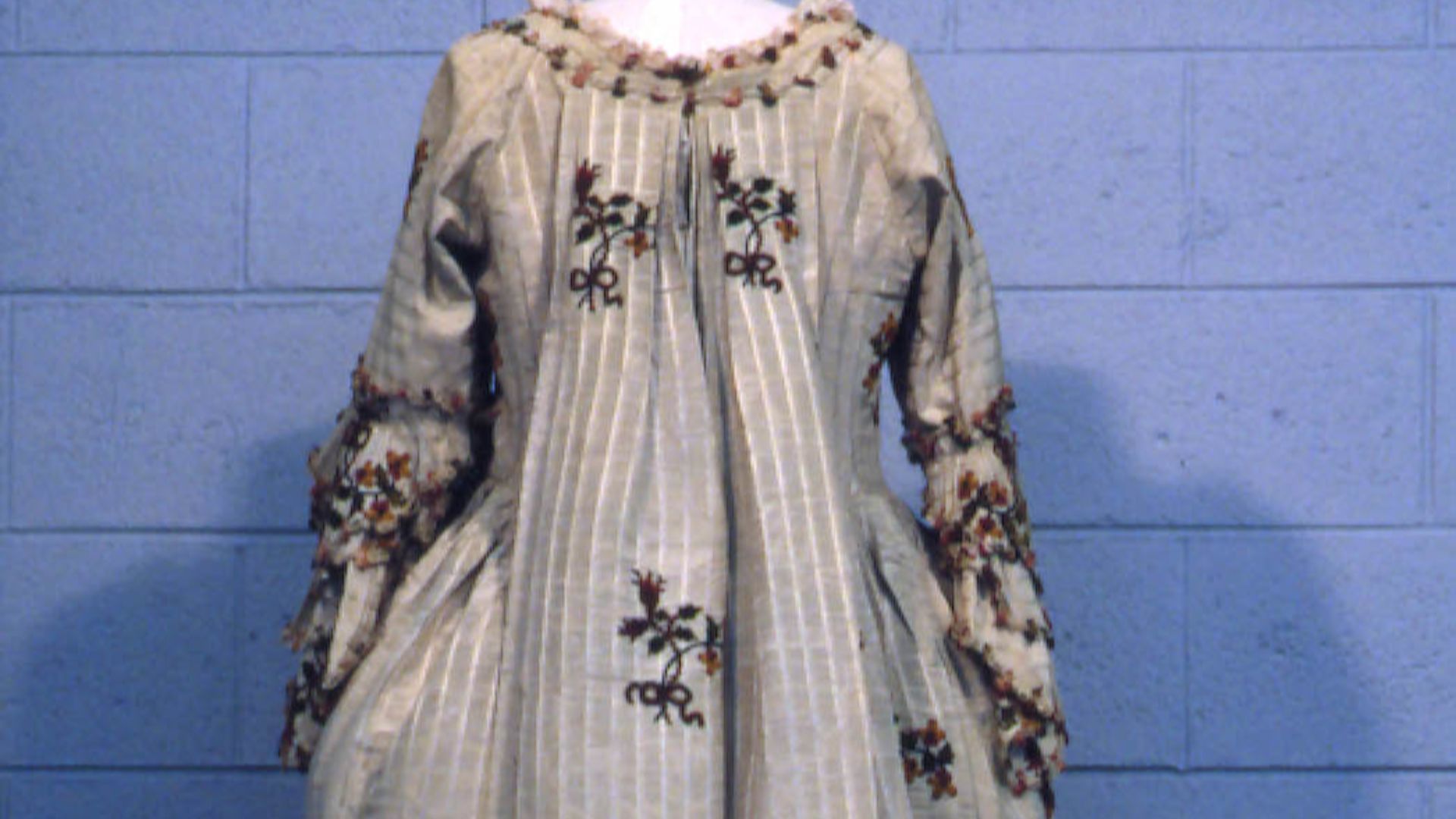File:Dress, woman's court (AM 1965.78.765-4).jpg