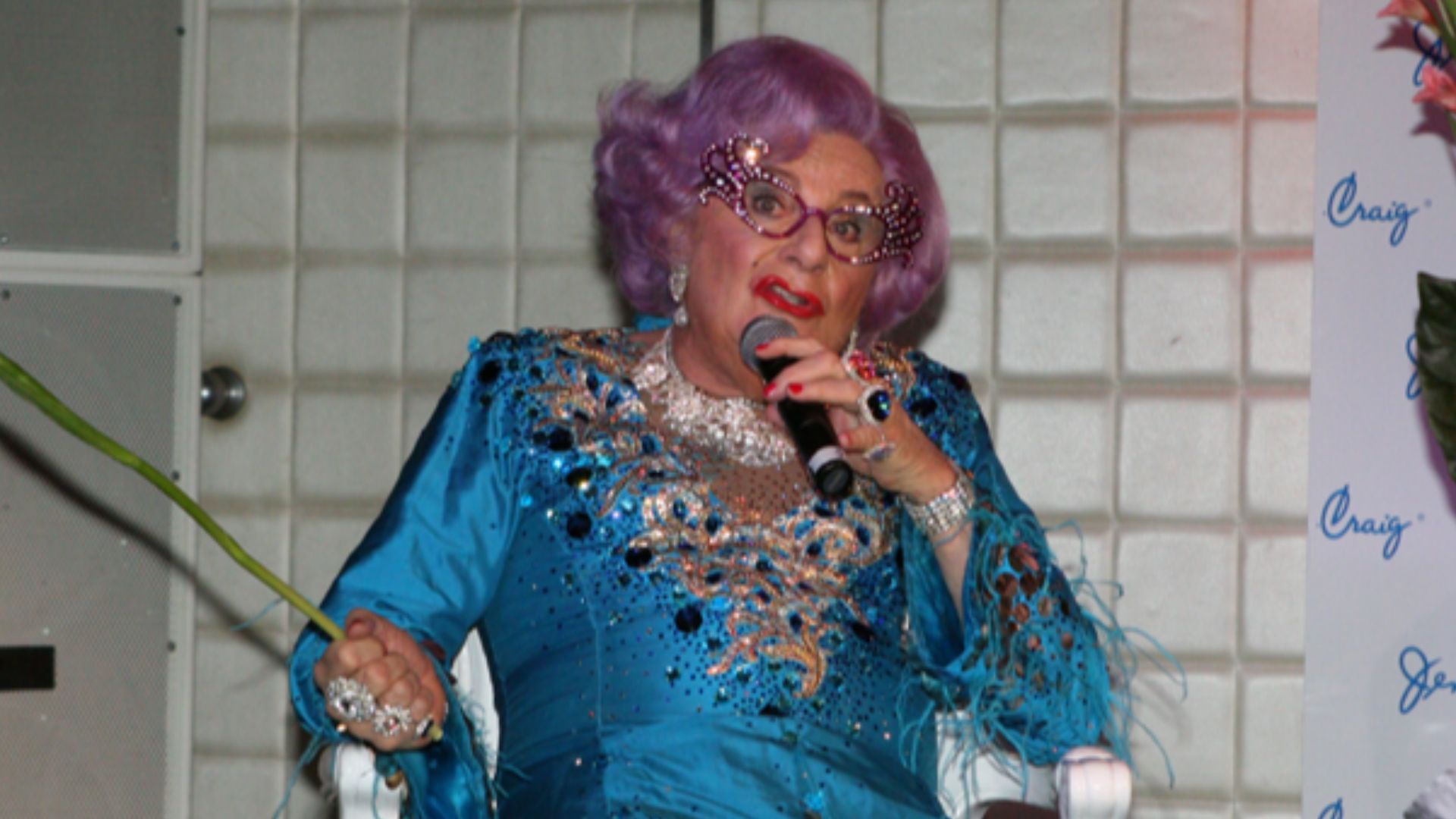 File:Dame Edna (6959721726).jpg