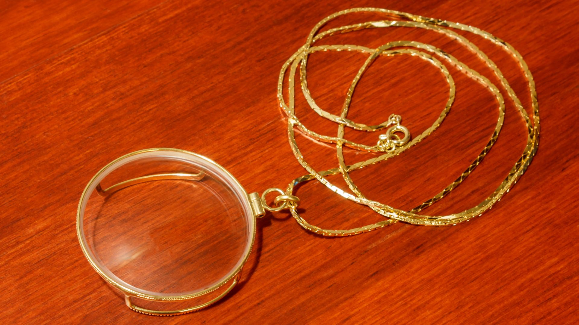 File:Modern gilded brass monocle with gallery 1.jpg