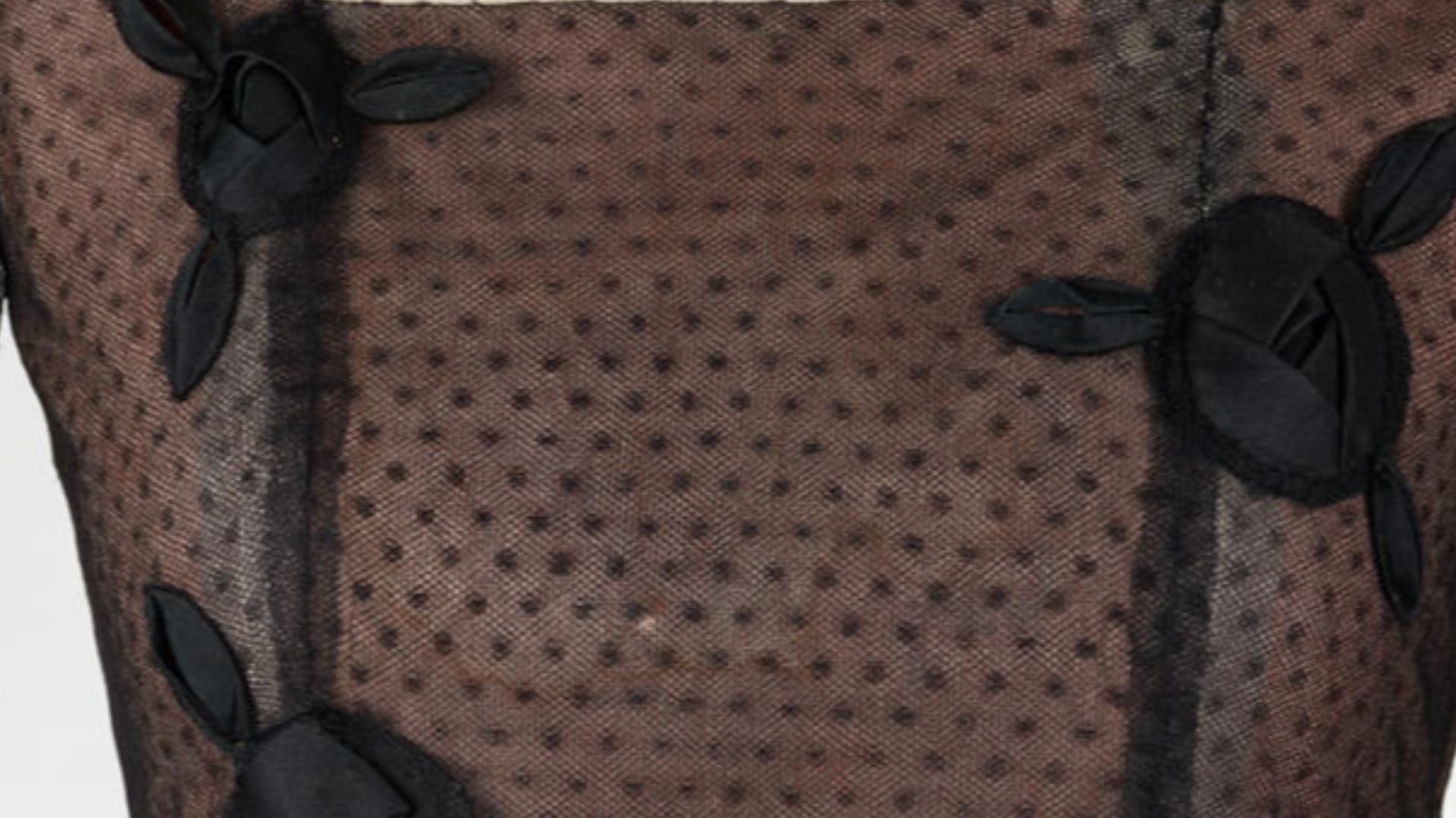 File:Jacques Griffe dress, mid 1940s. Dotted Swiss lace and satin appliqué over pink acetate 04.jpg