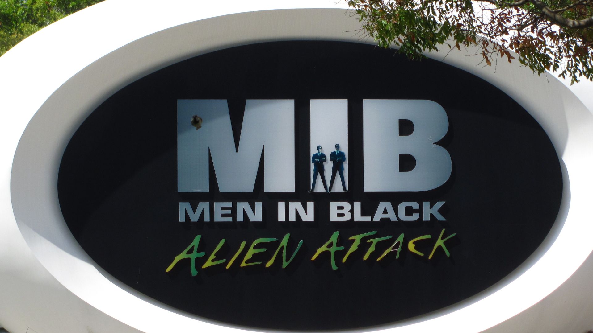 File:Men in Black Alien Attack sign.jpg