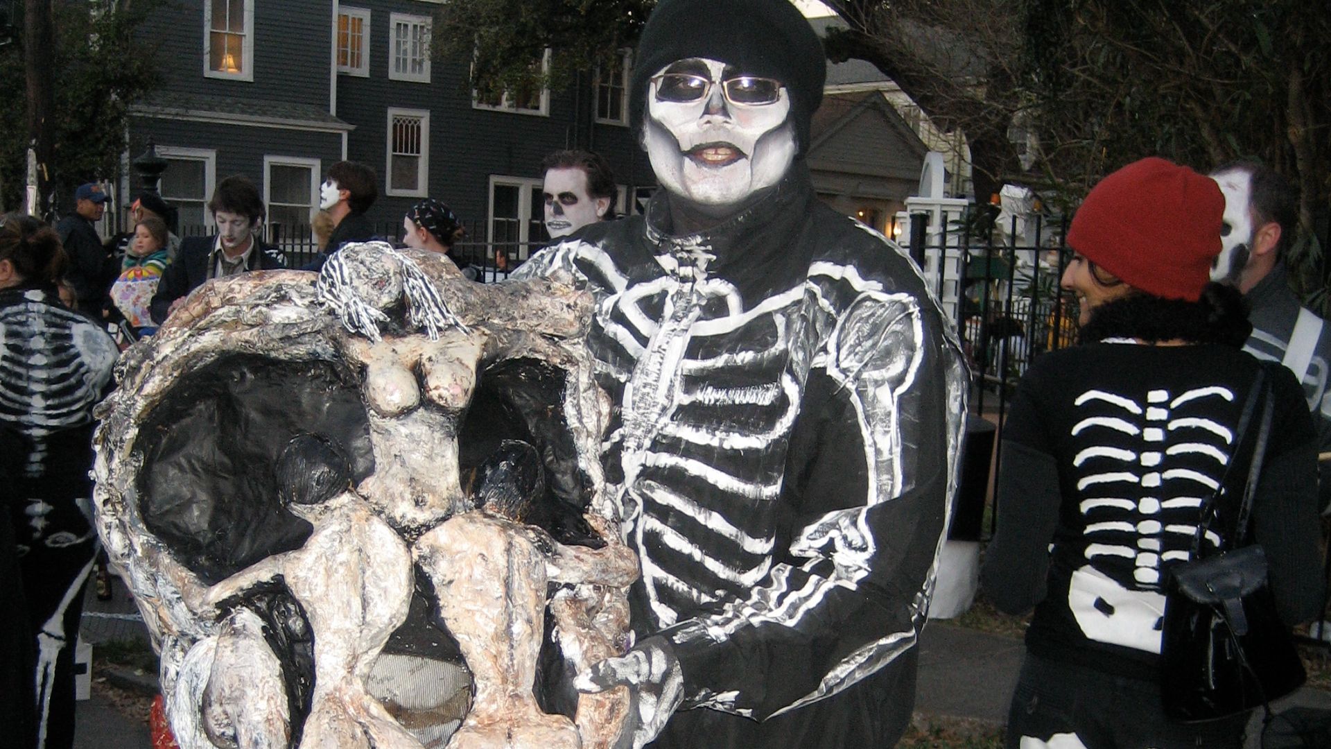 File:Skeleton Head Carnival 2009.jpg