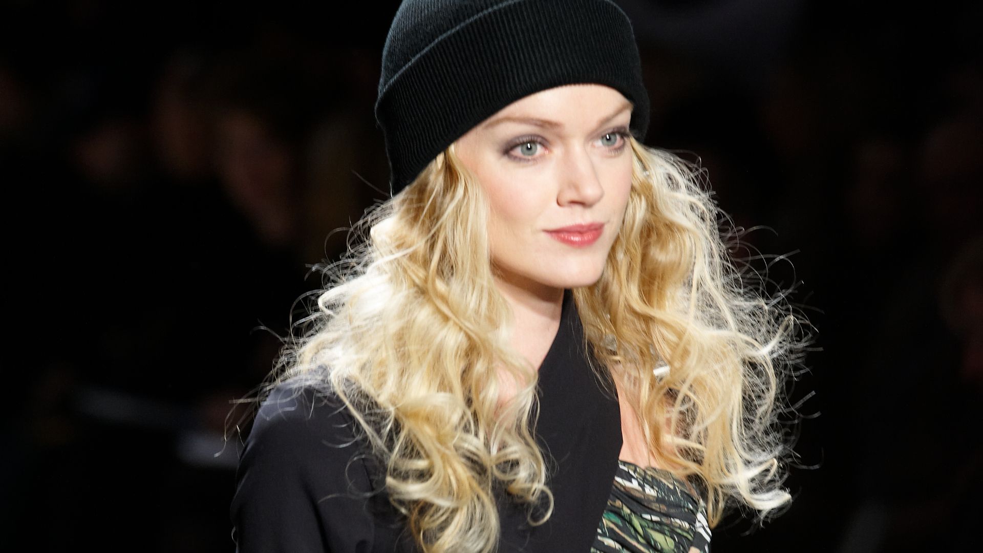 File:Nicole Miller Fall-Winter 2010 037.jpg