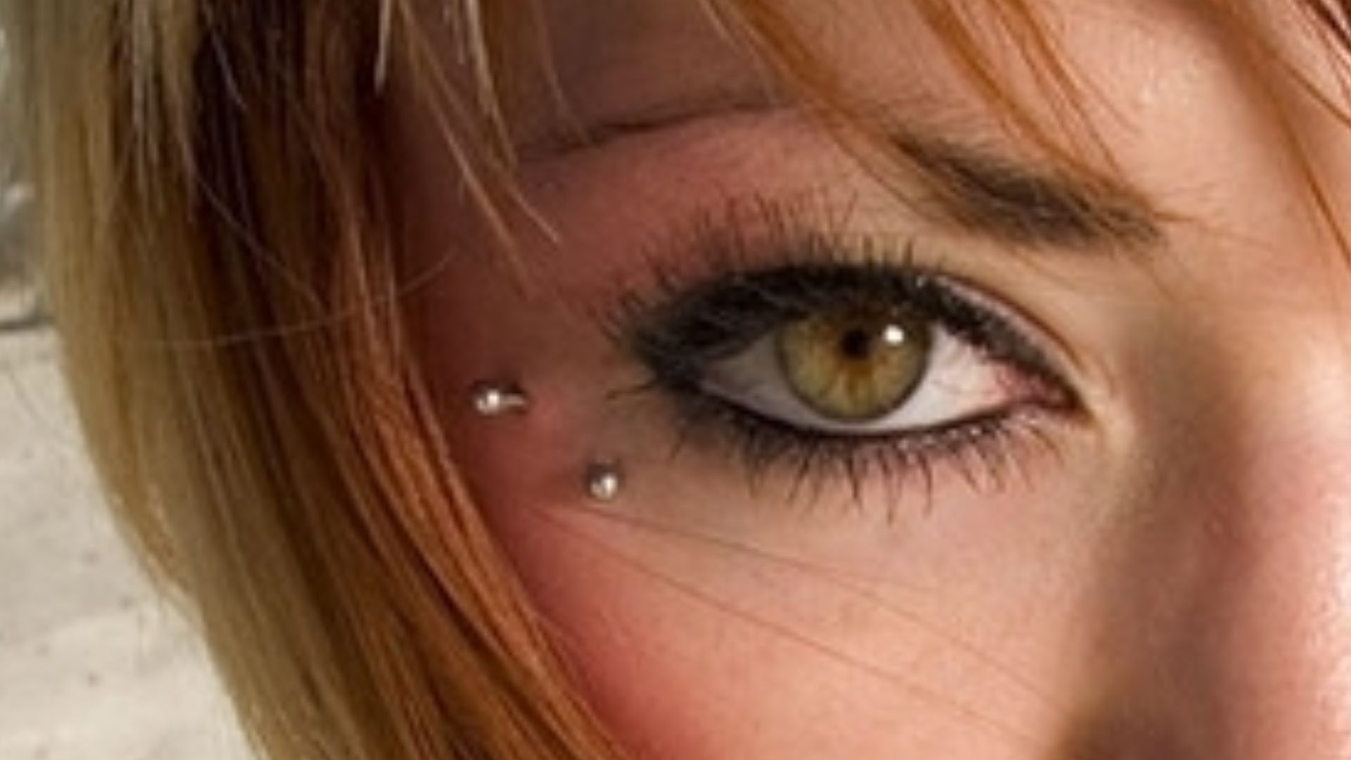 File:Anti eyebrow piercing.jpg