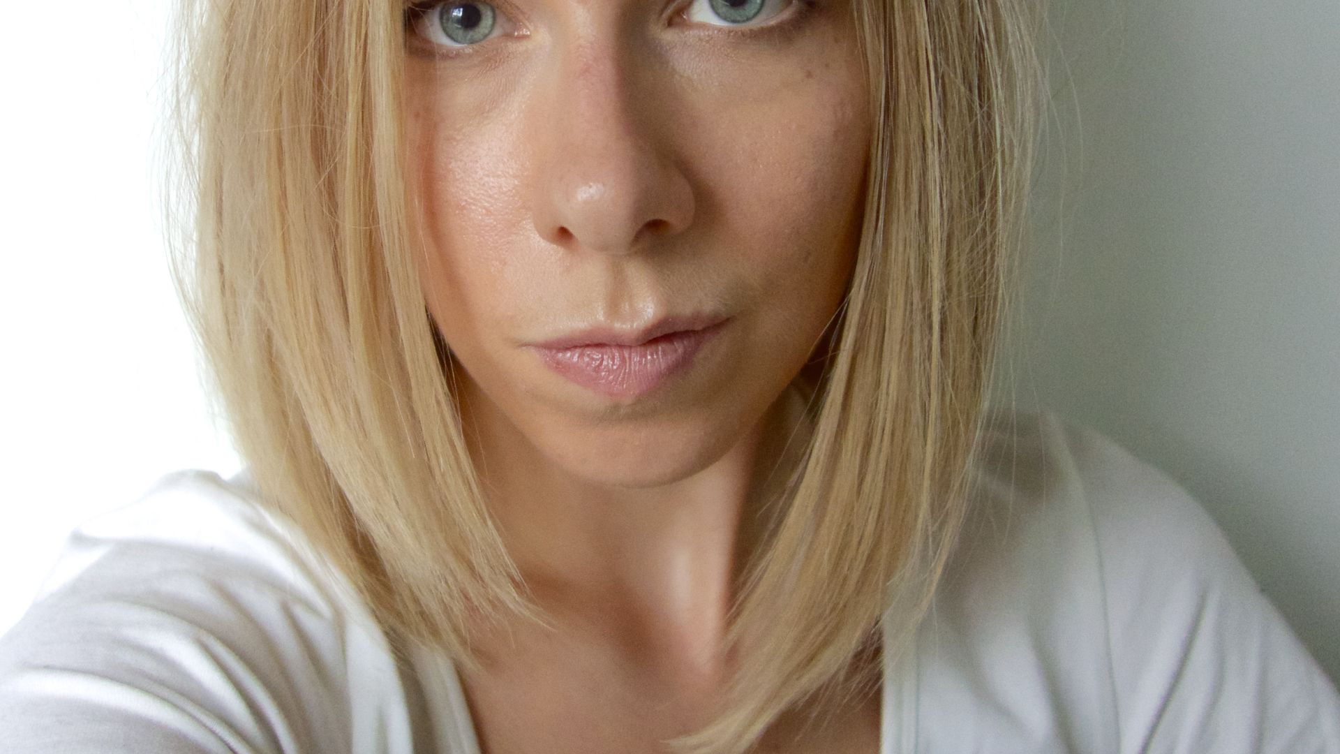 File:Long asymmetrical bob with layers 3.jpg