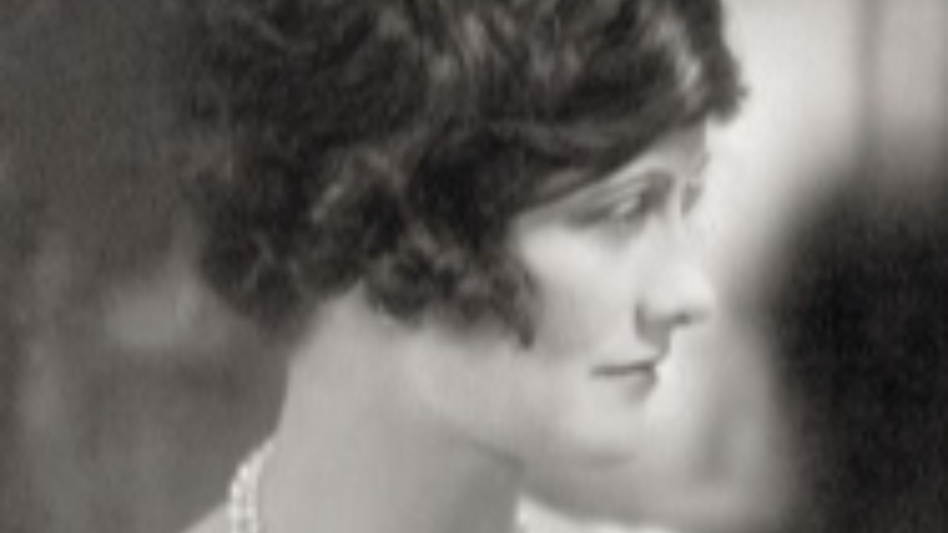 File:Coco Chanel, ca 1920.jpg