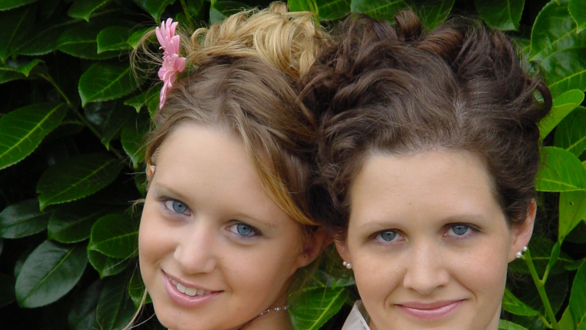 File:Two Bridesmaids Curly Updos.JPG