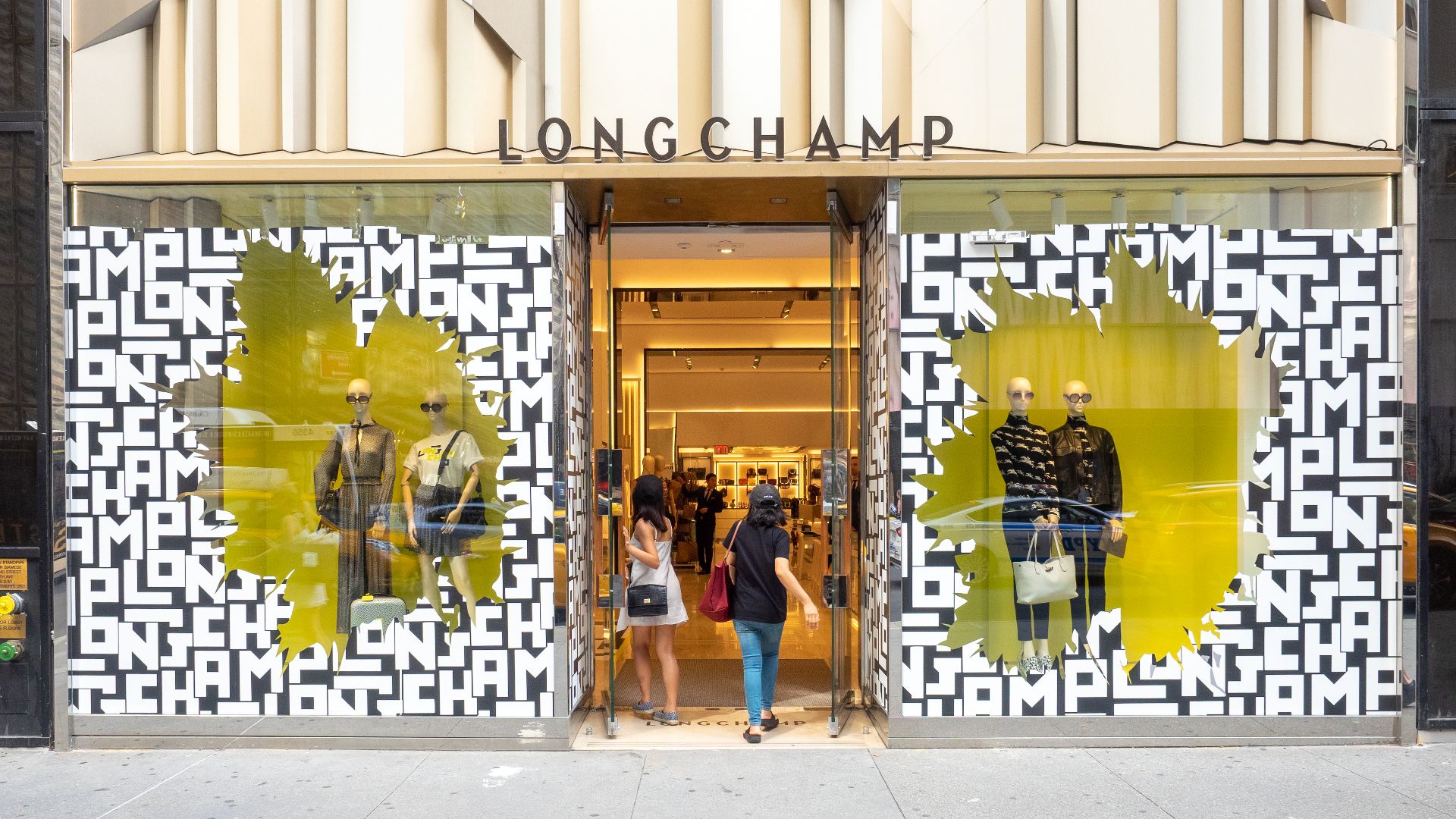 File:Longchamp Flagship (48155639757).jpg