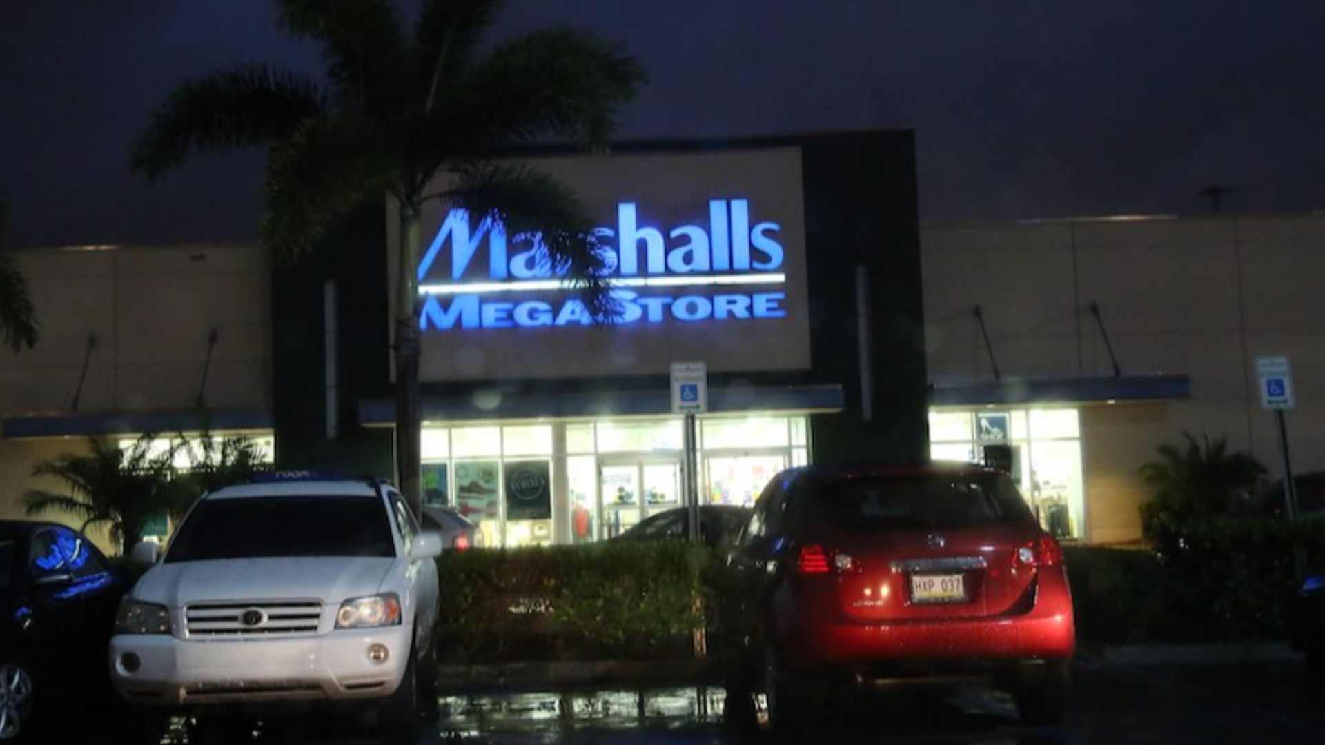 File:Marshalls Mega Store in Puerto Rico.jpg