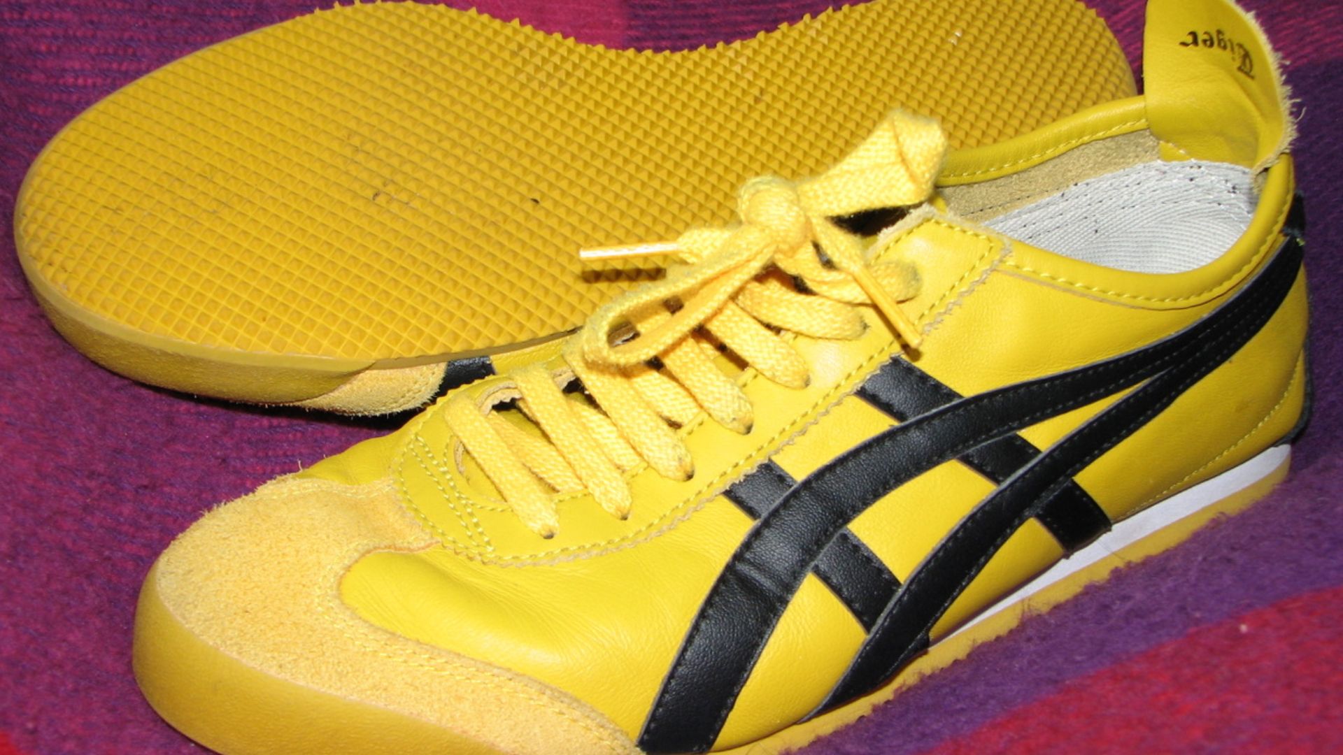 File:ASICS.Onitsuka Tiger.Mexico 66. Yellow.jpg