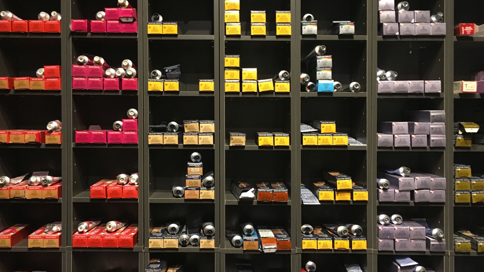File:Shelve with various hair colours (hair dyes) in a hairdresser shop in Germany (2023).jpg