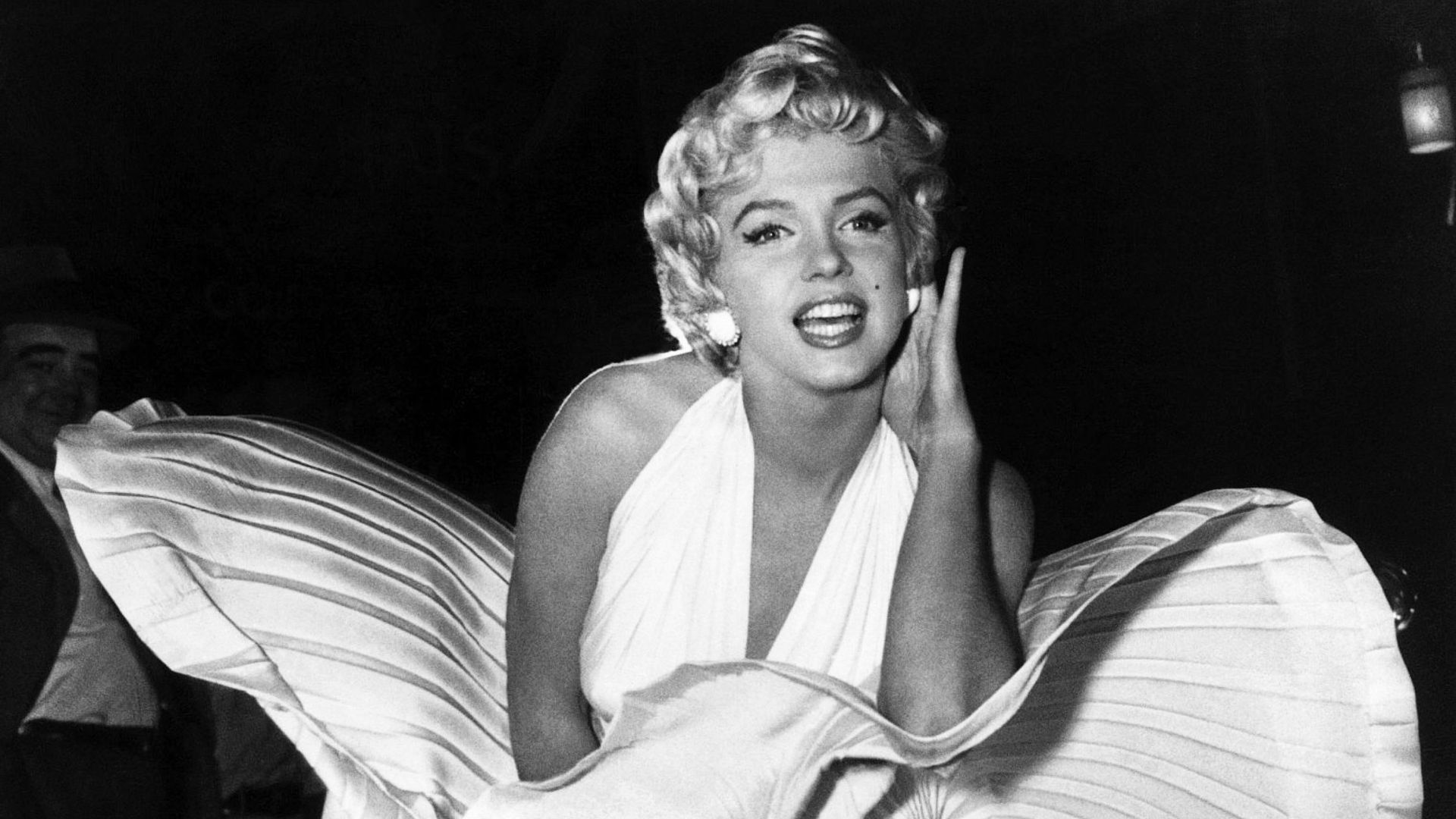 File:Marilyn Monroe photo pose Seven Year Itch.jpg