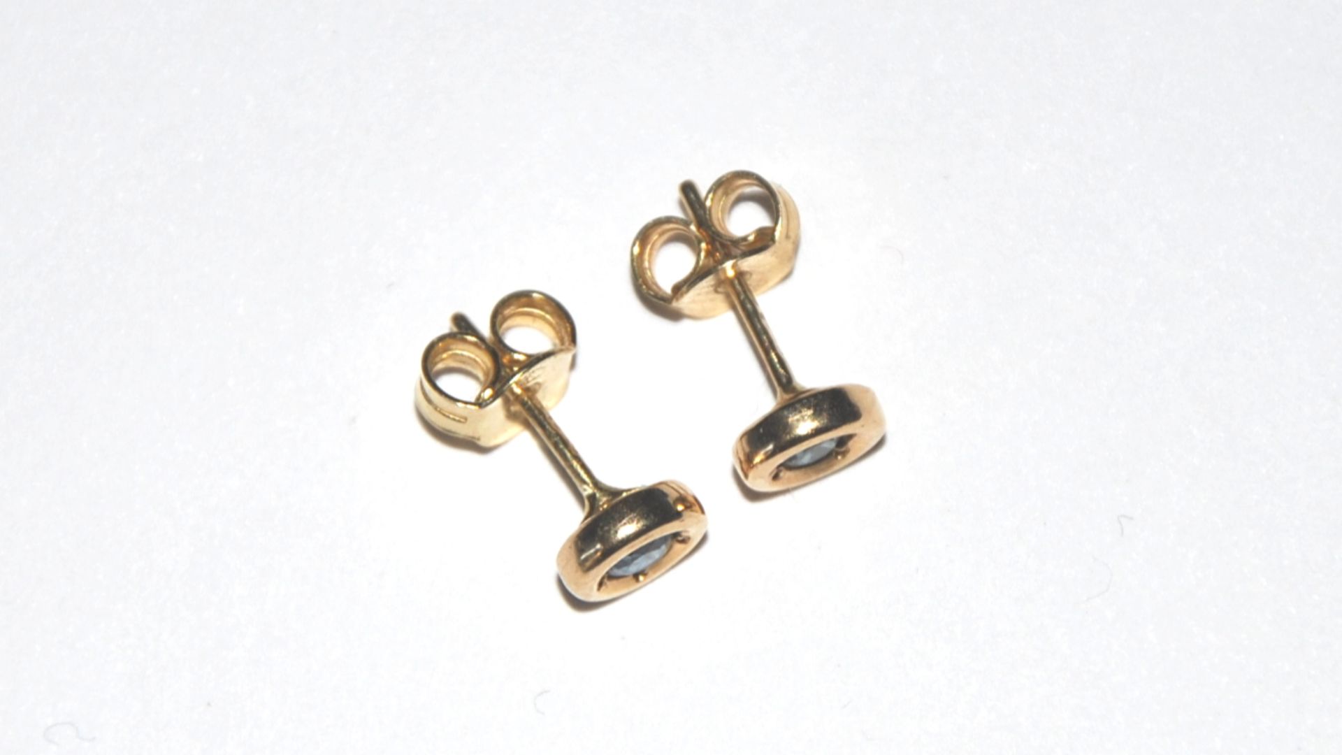 File:Stud earring..JPG