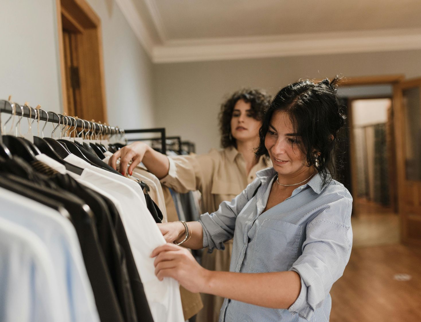 10 Signs You're Buying Clothes That Are Too Small & 10 Tips To Get A ...