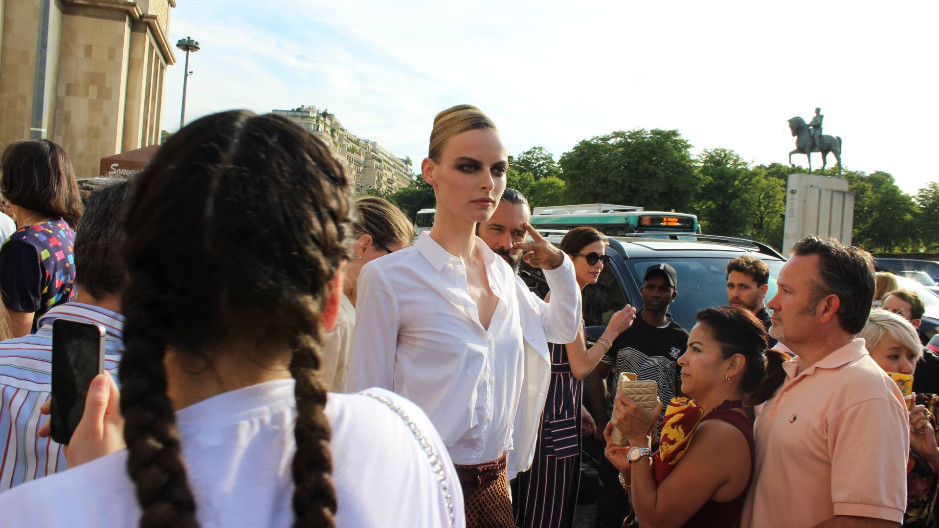 File:Supermodel Elza Matiz at Paris Fashion Week.jpg