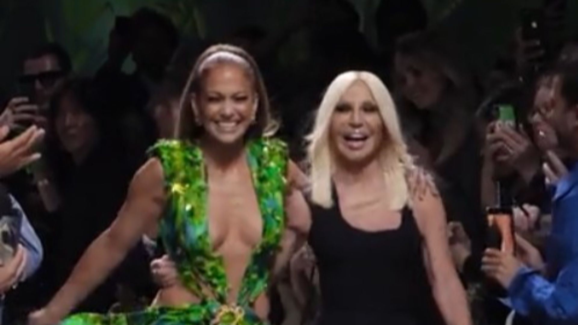 File:Donatella Versace and Jennifer Lopez in 2019.jpg