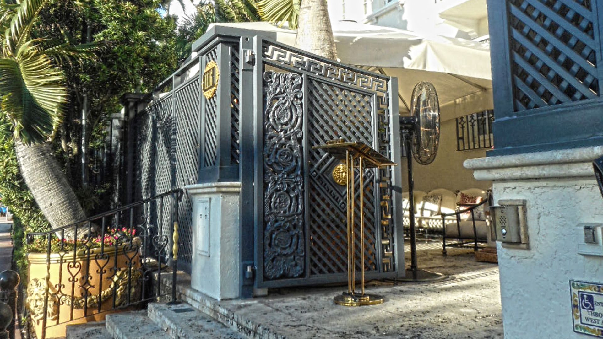 File:Versace mansion - entrance steps.jpg