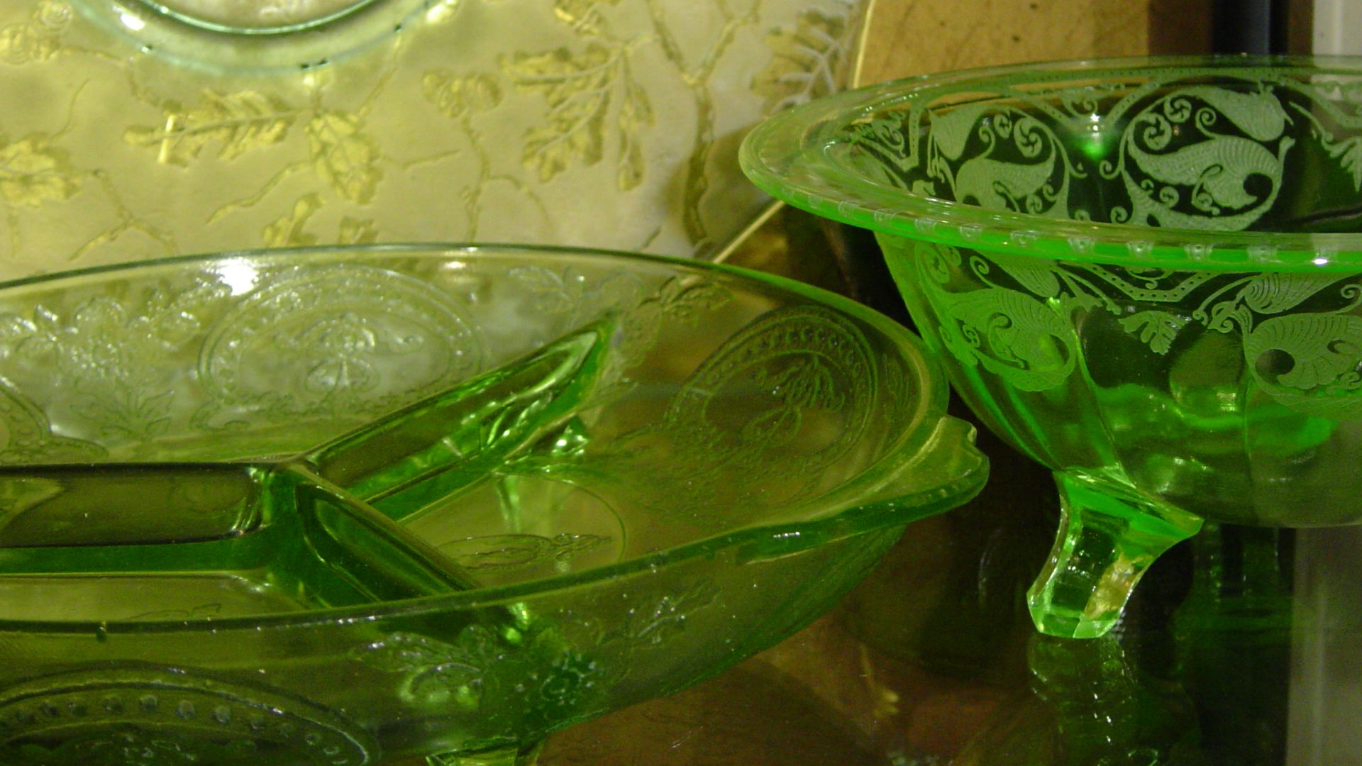 File:Green glassware.jpg