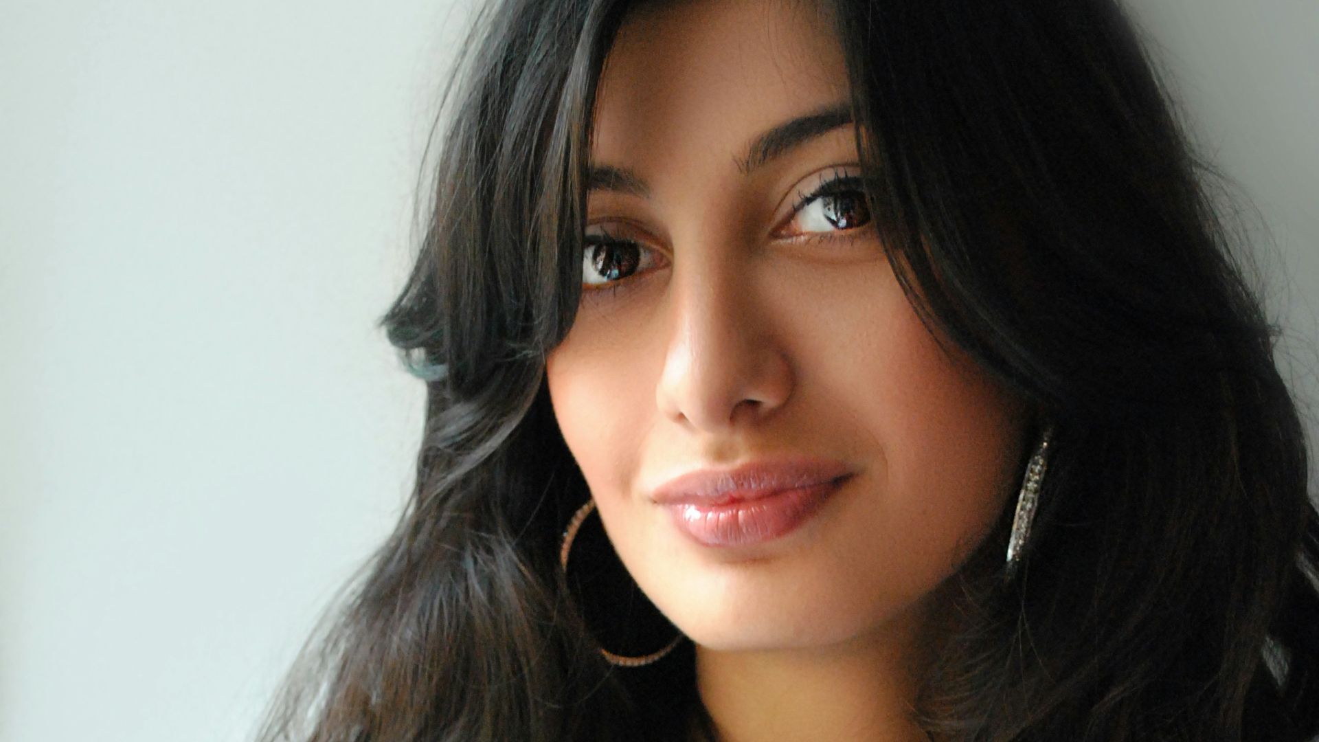 woman on focus photography