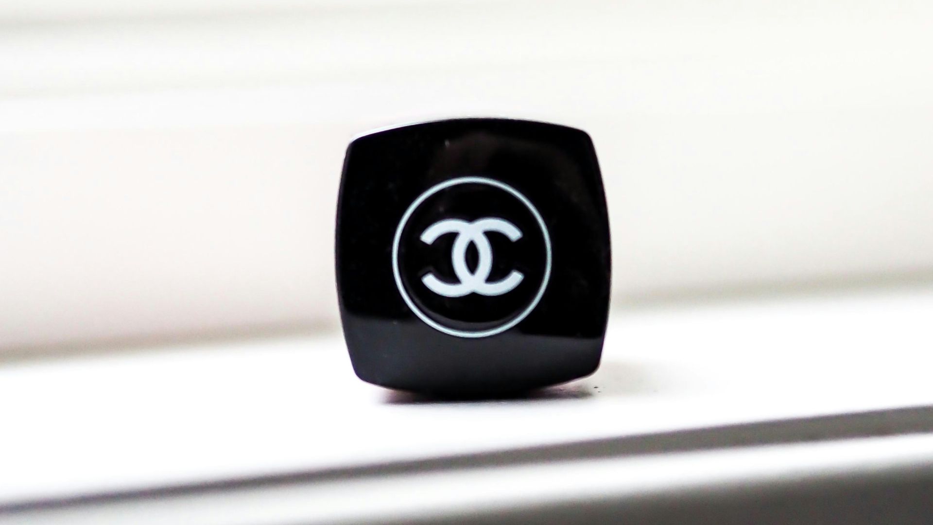 black and white round container