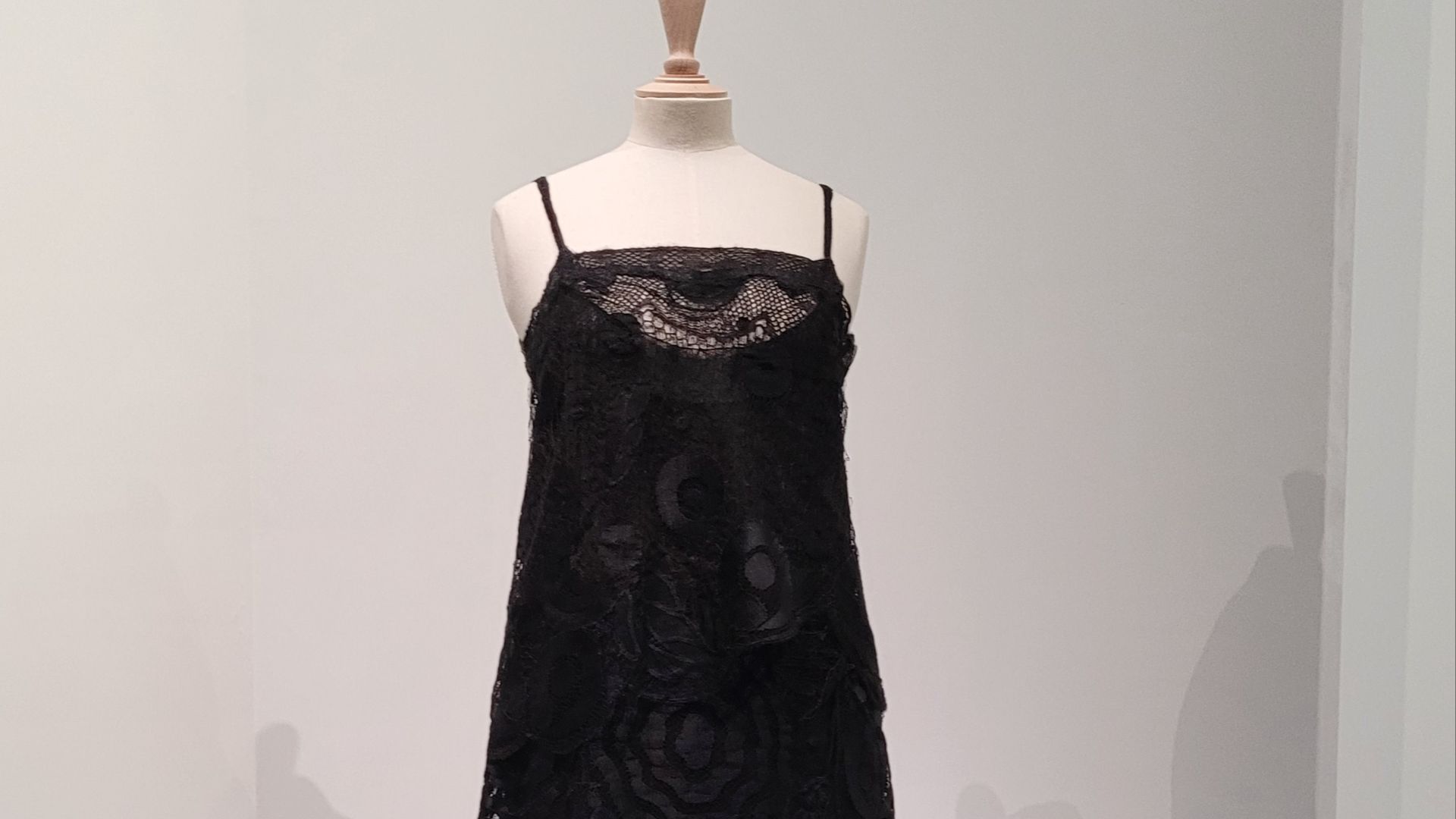 File:Black dress by Coco Chanel.jpg
