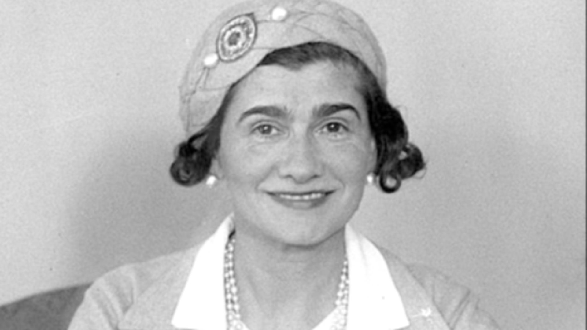 File:Coco Chanel in Los Angeles, 1931 (cropped).jpg