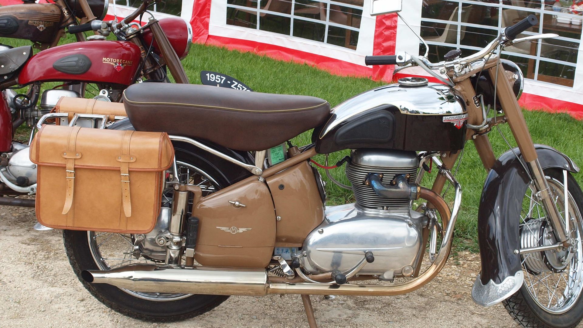 File:Villemanoche-FR-89-Rassemblement 2018 des véhicules anciens-motos-02.jpg