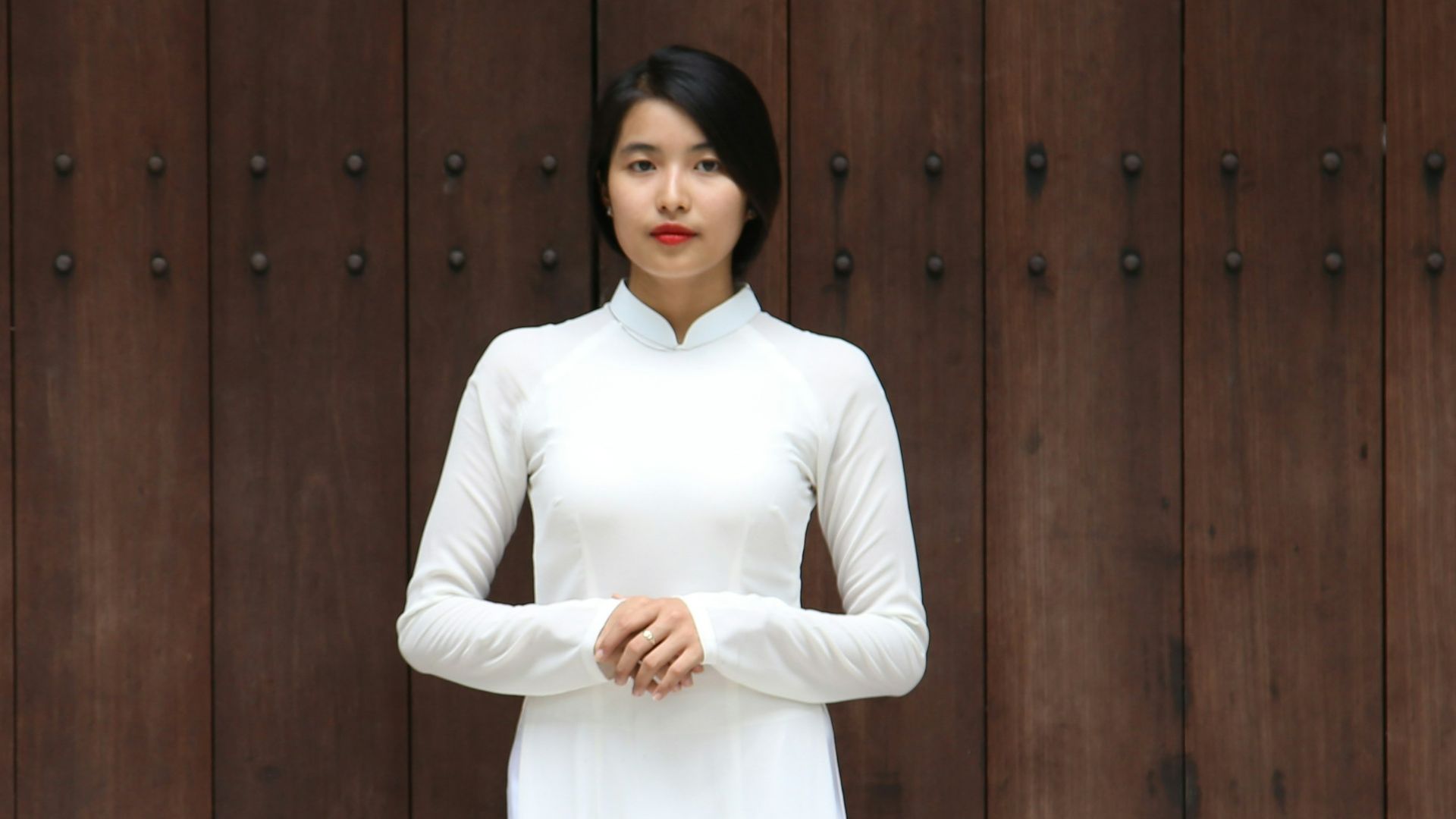 woman standing near brown wall