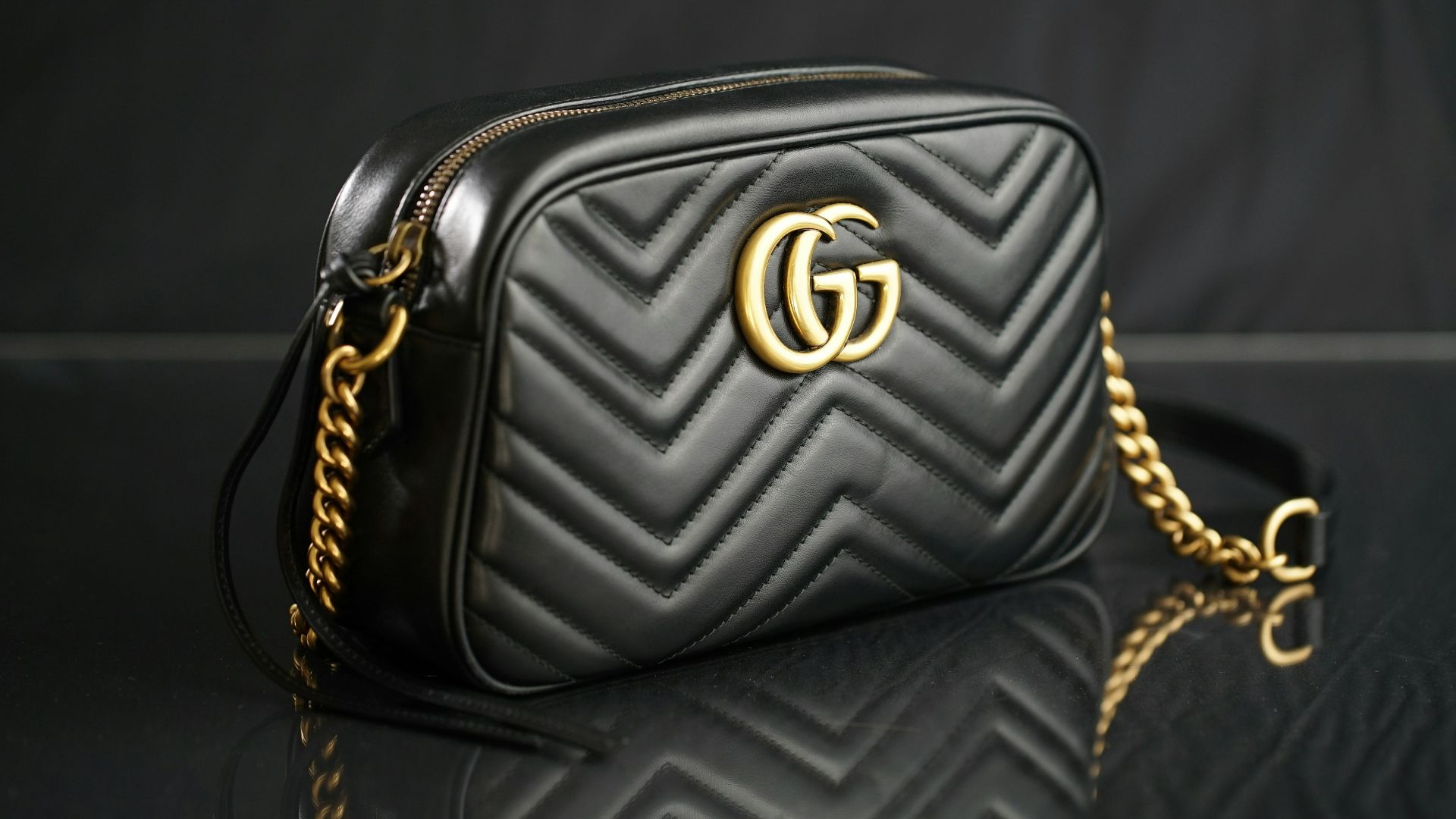 black Gucci leather shoulder bag