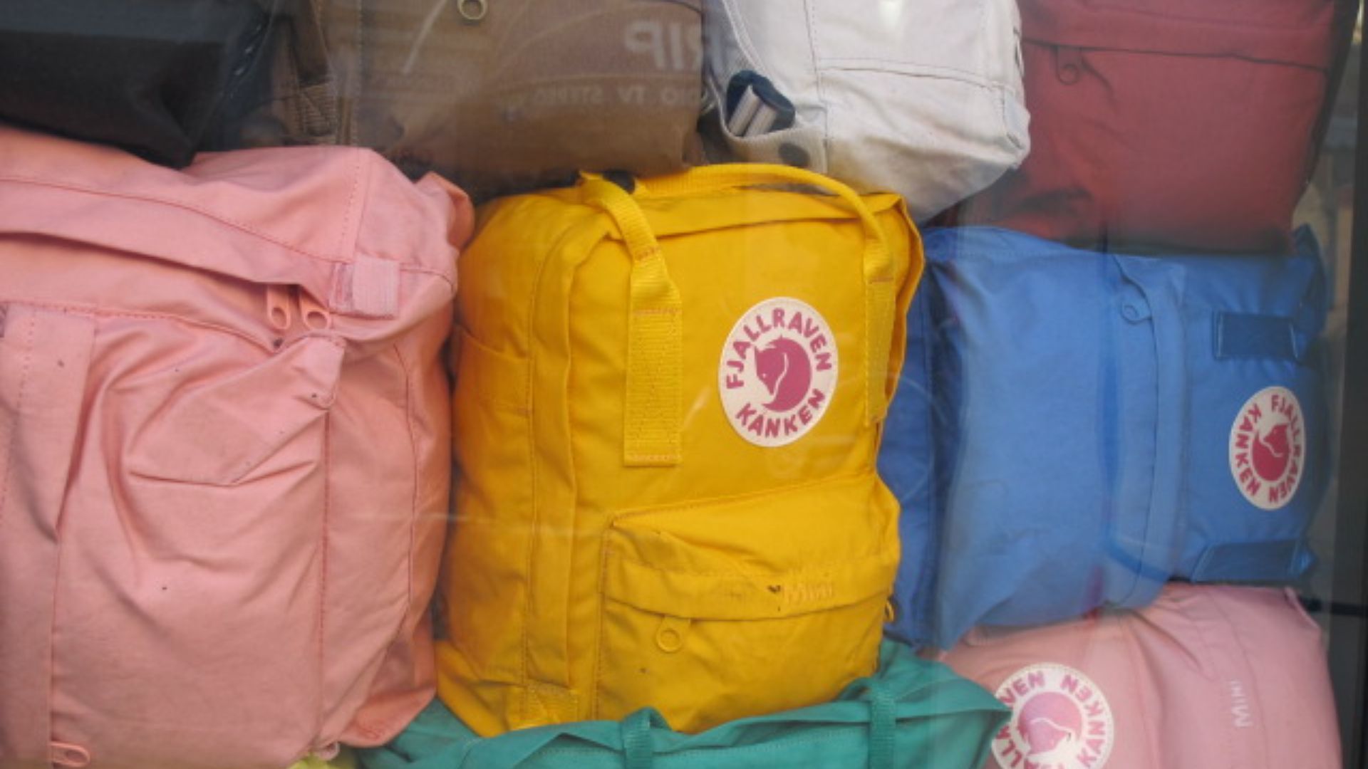 File:Fjällräven Kånken backpacks.jpg