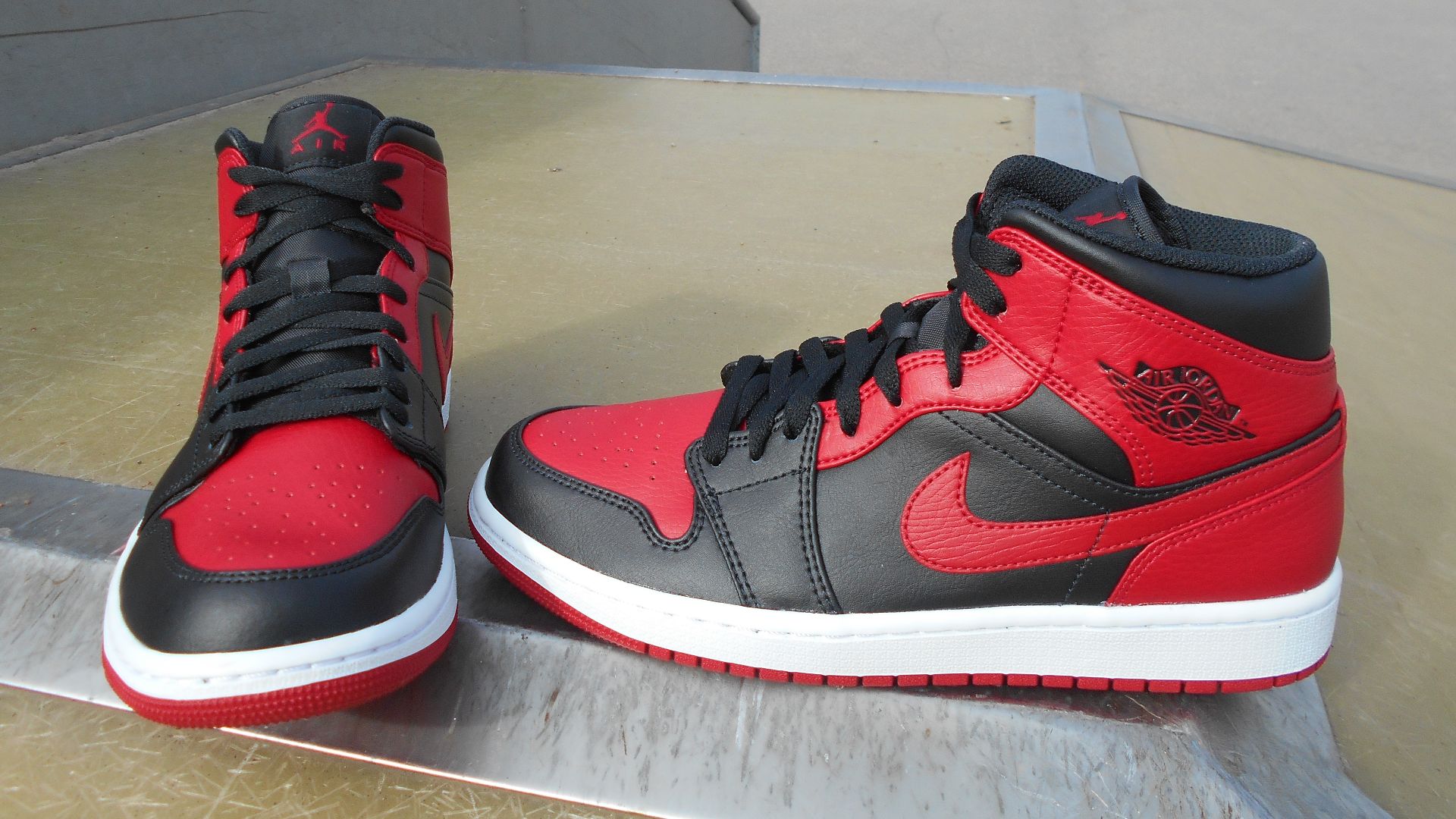 File:Air Jordan 1 Banned.jpg